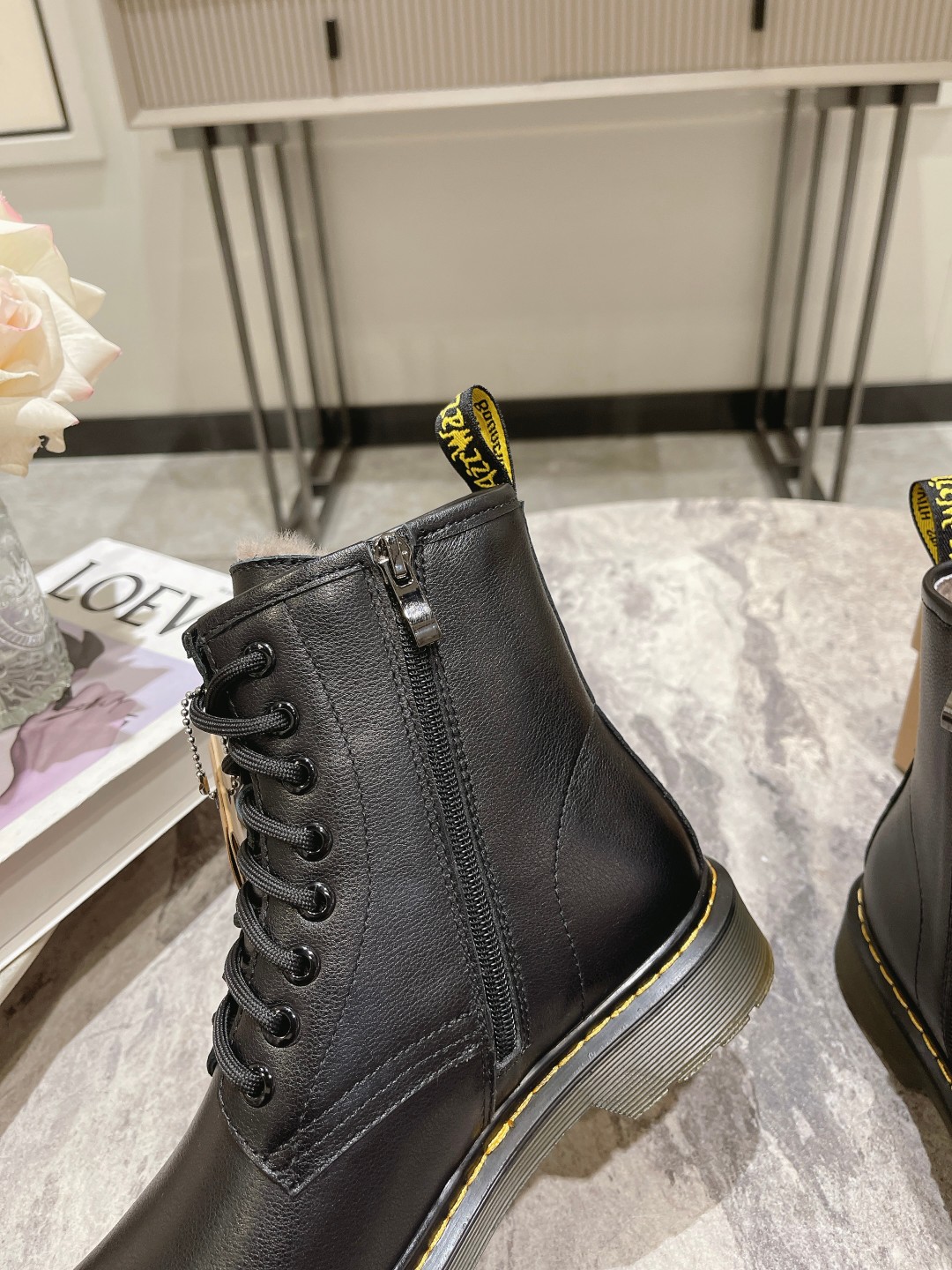 Factory Price: $725 for Dr. Martens 2023 Boots, Superstar Net Red, Original Quality. - 图片 3