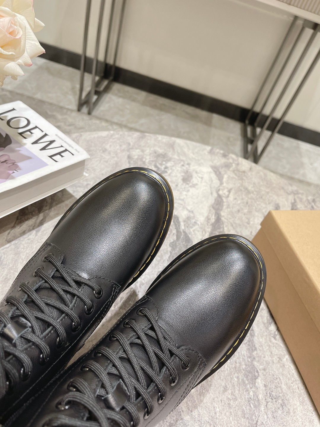Factory Price: $725 for Dr. Martens 2023 Boots, Superstar Net Red, Original Quality. - 图片 5