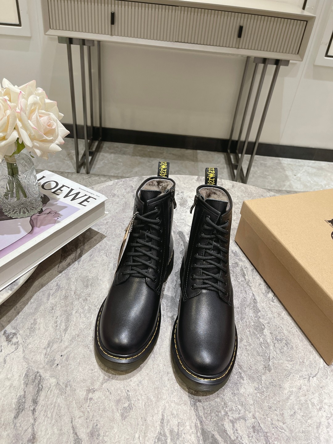 Factory Price: $725 for Dr. Martens 2023 Boots, Superstar Net Red, Original Quality. - 图片 7