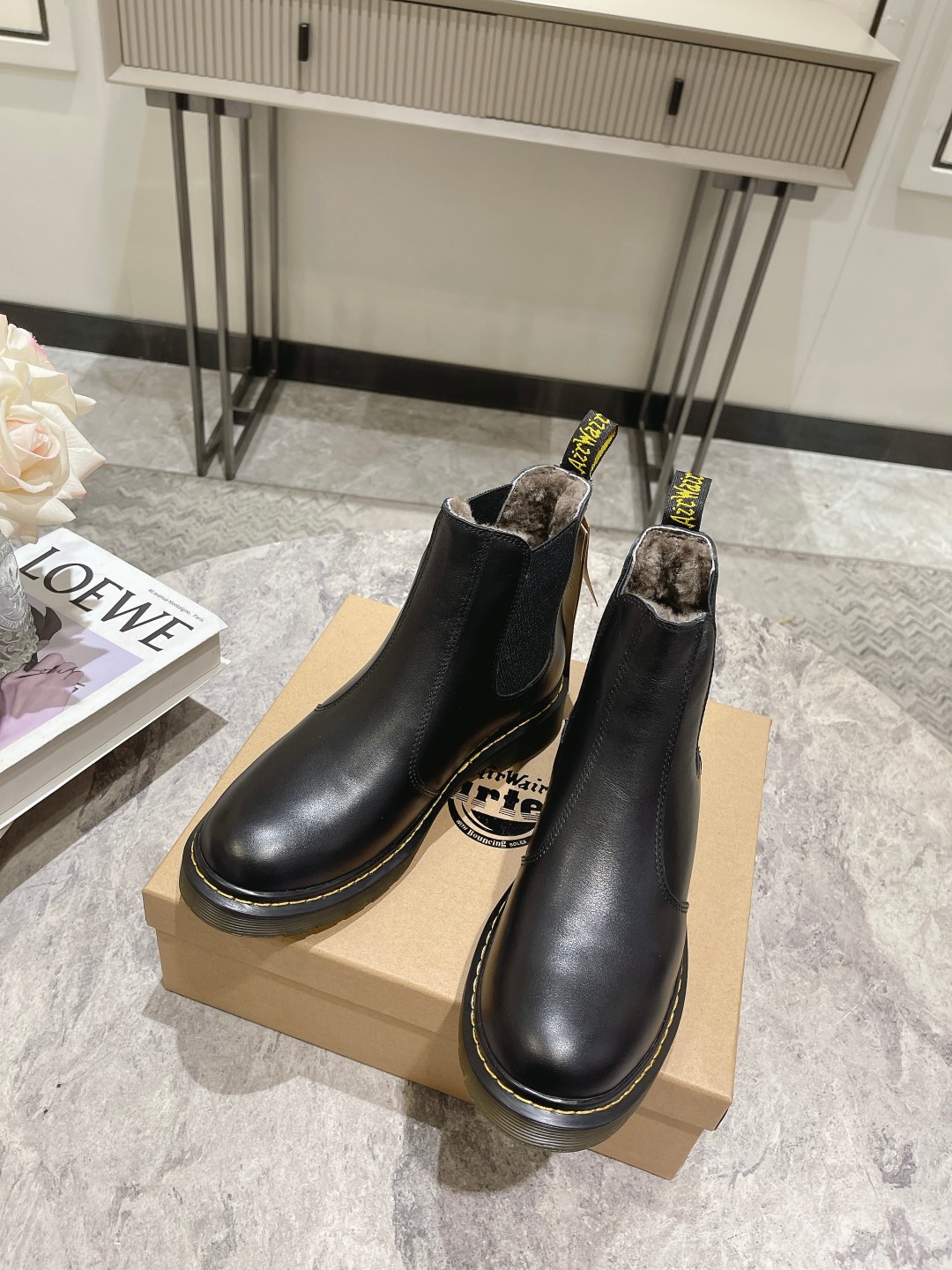 Factory Price: $725 for Dr. Martens 2023 Boots, Superstar Net Red. - 图片 2