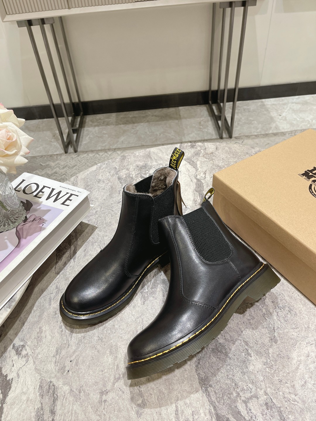 Factory Price: $725 for Dr. Martens 2023 Boots, Superstar Net Red. - 图片 4