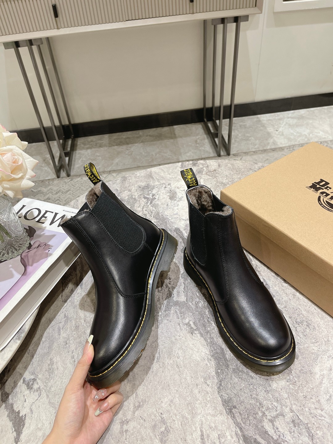 Factory Price: $725 for Dr. Martens 2023 Boots, Superstar Net Red. - 图片 5