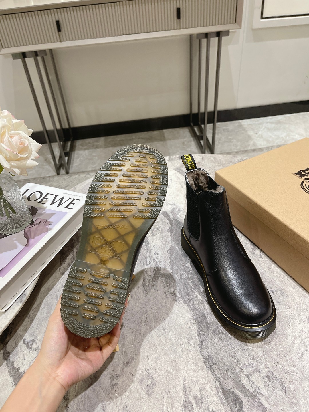 Factory Price: $725 for Dr. Martens 2023 Boots, Superstar Net Red. - 图片 7
