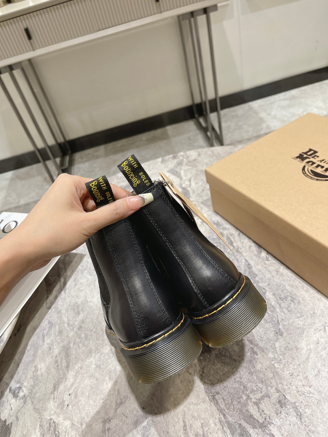 Factory Price: $725 for Dr. Martens 2023 Boots, Superstar Net Red. - 图片 8