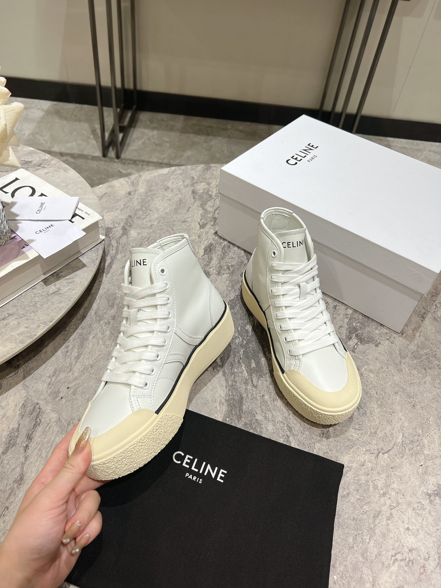 Celine4新款牛皮高帮厚底休闲鞋系列上新简约休闲牛皮小白鞋上脚舒适度一流增高显瘦随性百搭首选单品鞋面