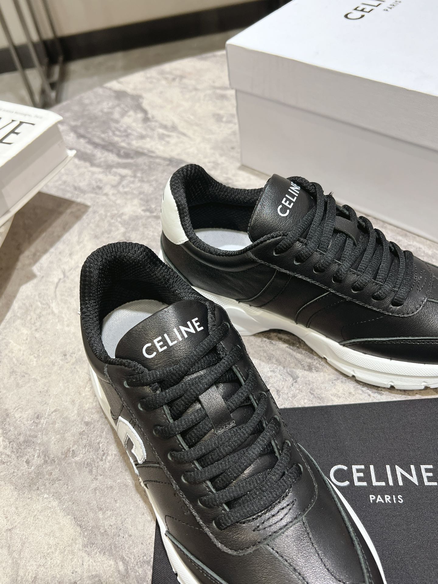 CELINE思琳2024早春新款运动鞋这一季运动小白鞋无论从楦型的轮廓️隔板的拼接都让人耳目一新前后品牌