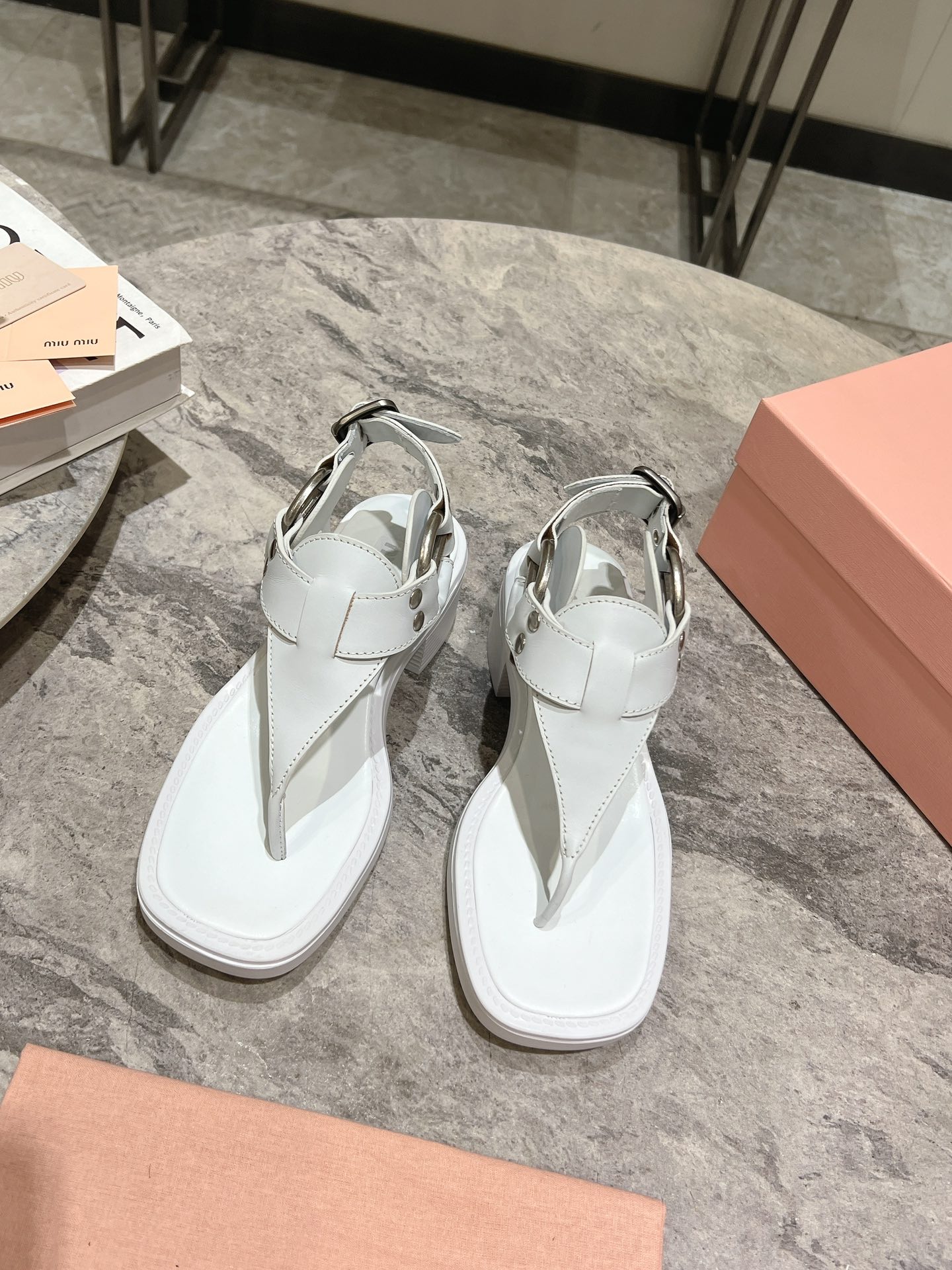 MiuMiu Zapatos Sandalias Cuero de vaca Dermis Colección primavera – verano