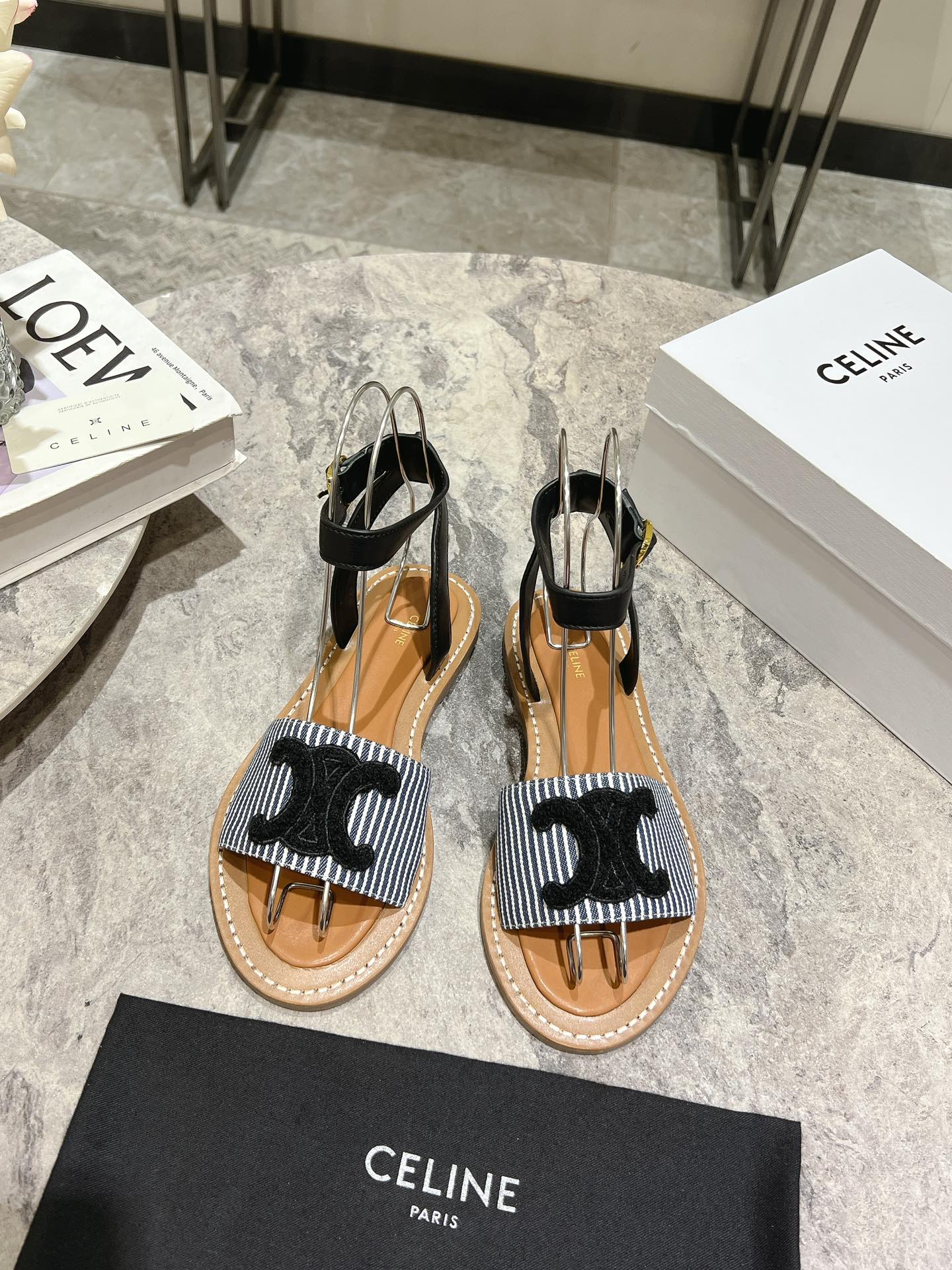 Celine Zapatos Sandalias Cuero de vaca Piel fetal Dermis Caucho Colección primavera – verano Vintage