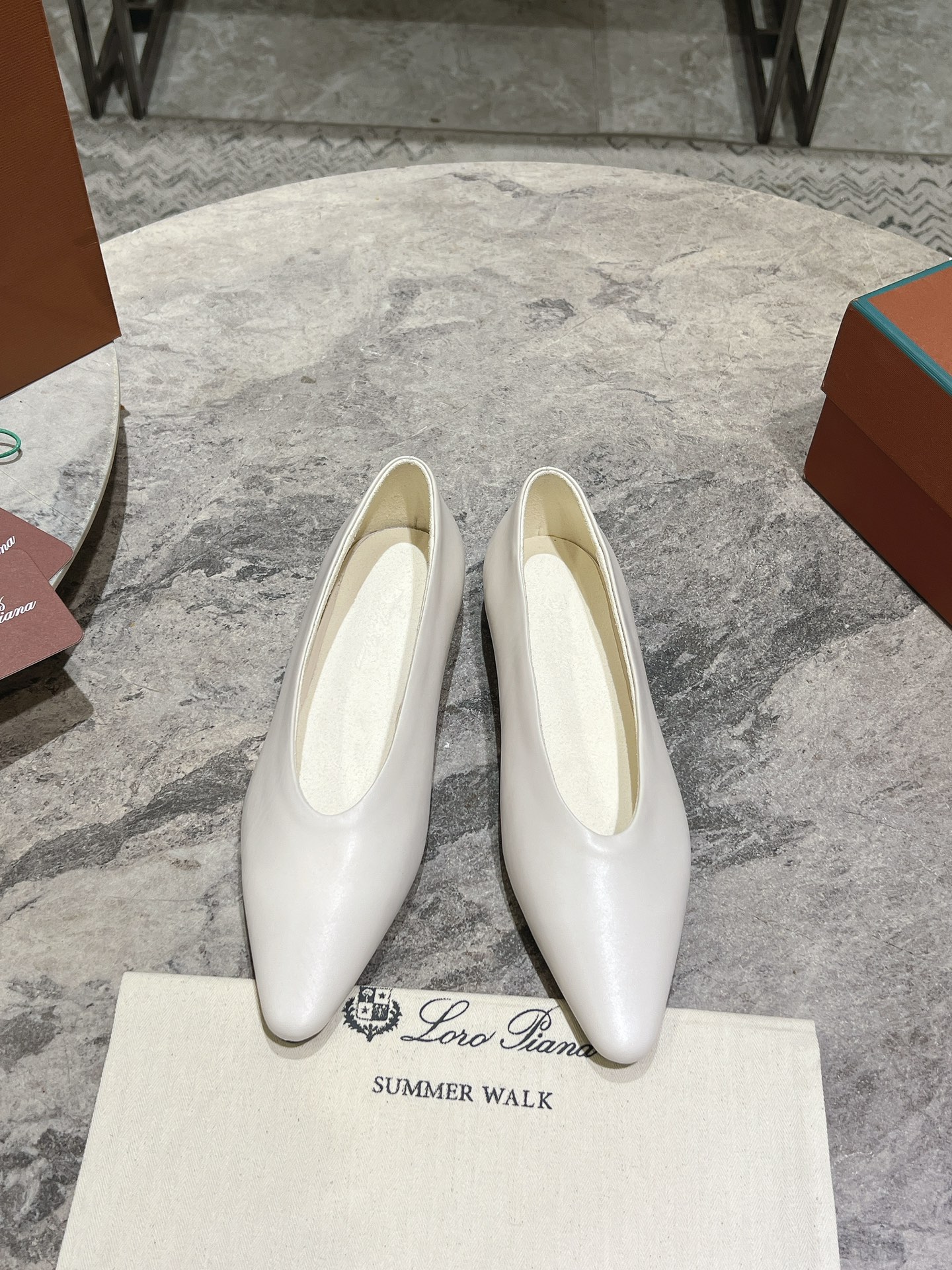 --loro piana lp puntera puntiaguda plana zapatos individuales Loro Piana  24 primavera y verano bruj