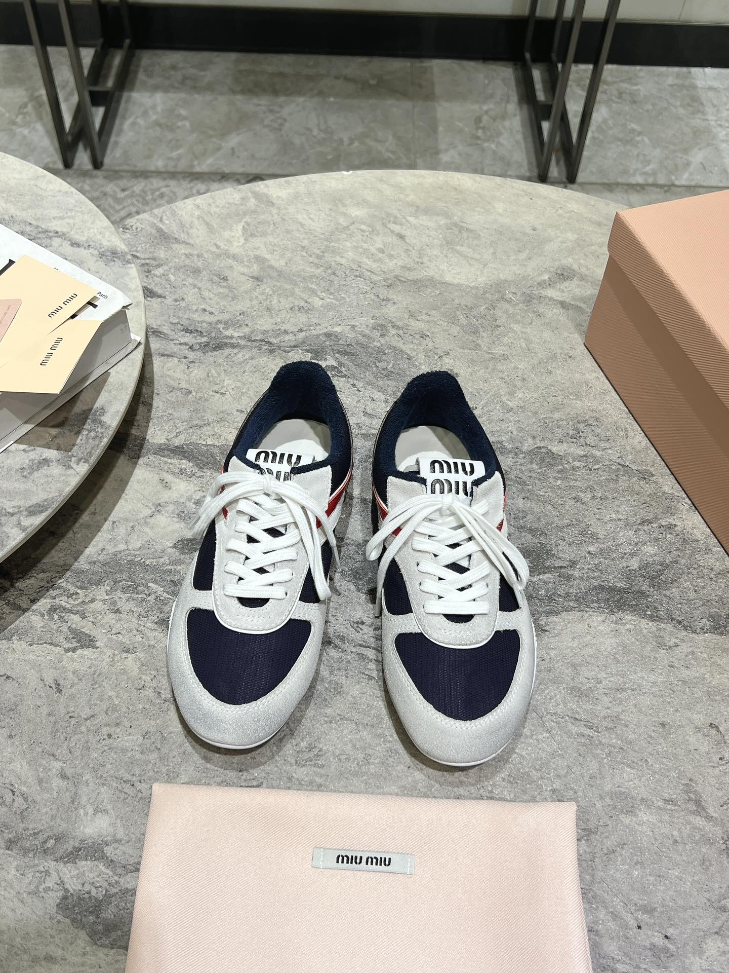 Wat is AAA -kwaliteit
 MiuMiu Schoenen Skateboardschoenen Wit Koeienhuid Zijde TPU Vintage Casual