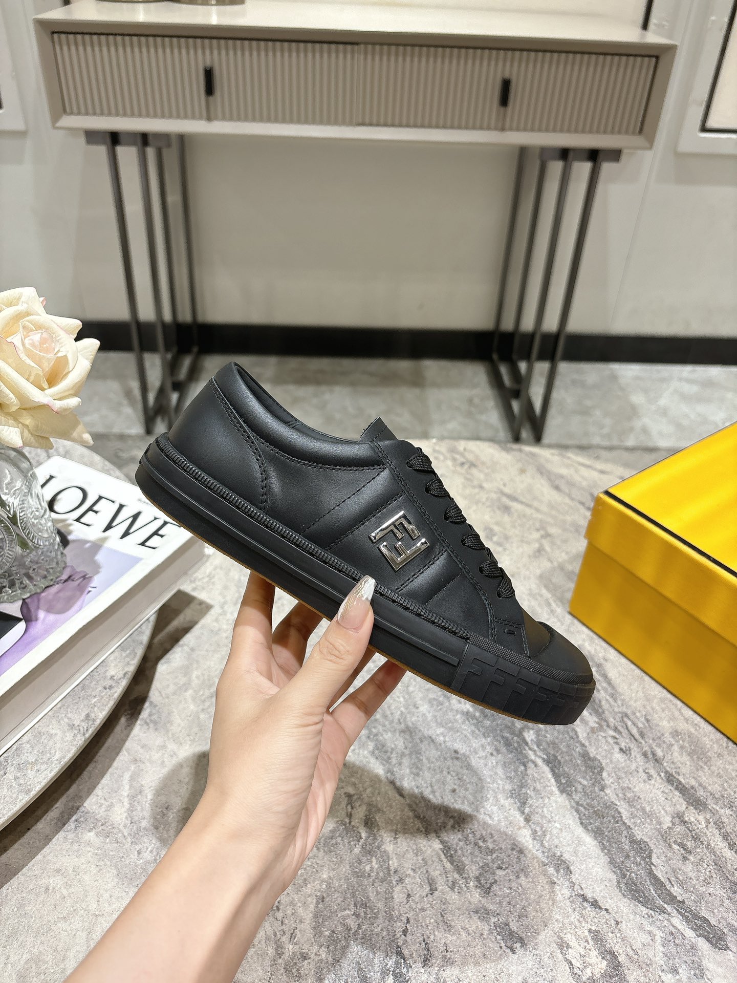 Fendi Schoenen Sportschoenen Unisex Koeienhuid Schapenvacht Casual