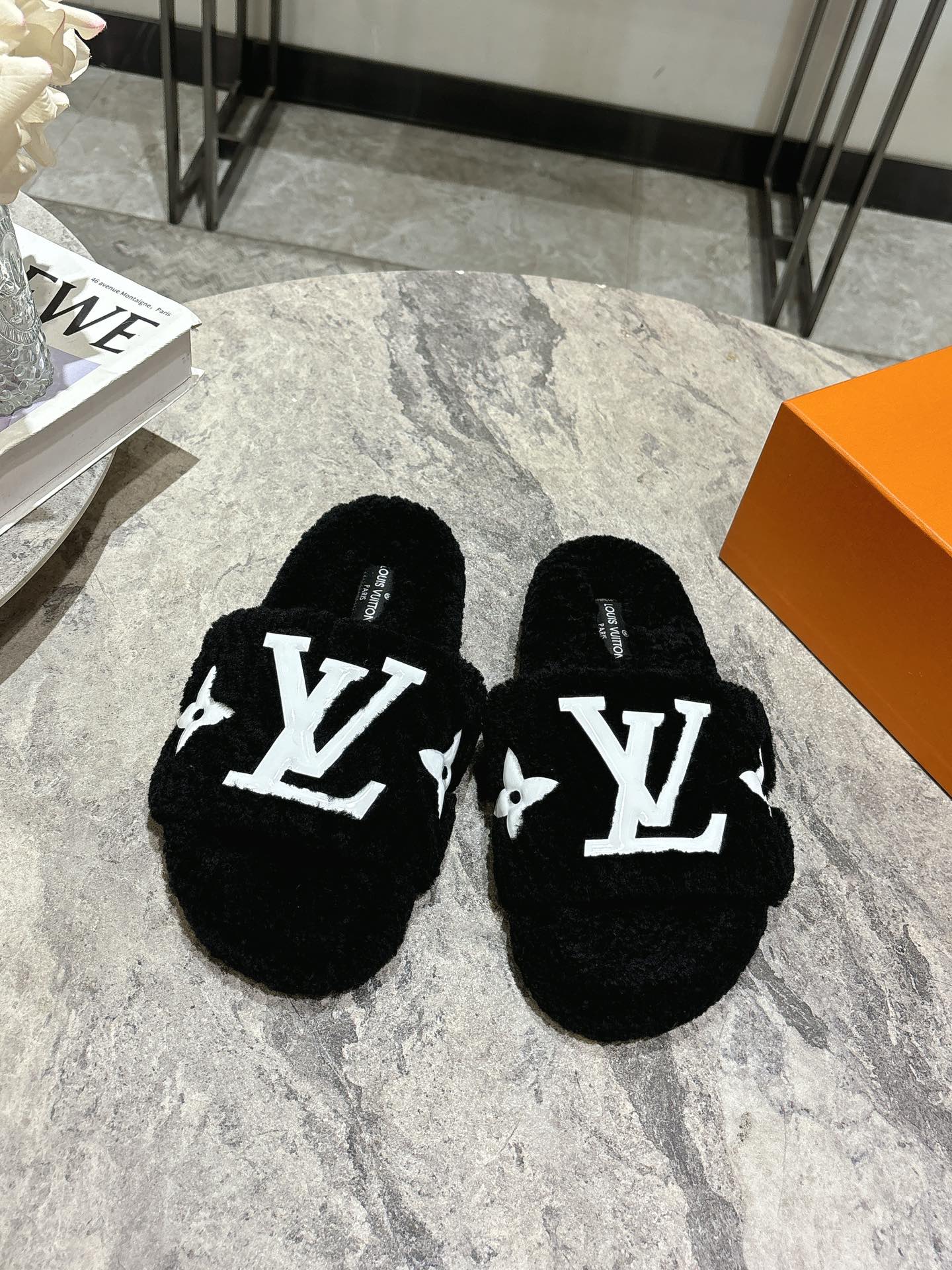 Louis Vuitton Schoenen Pantoffels Rubber Wol