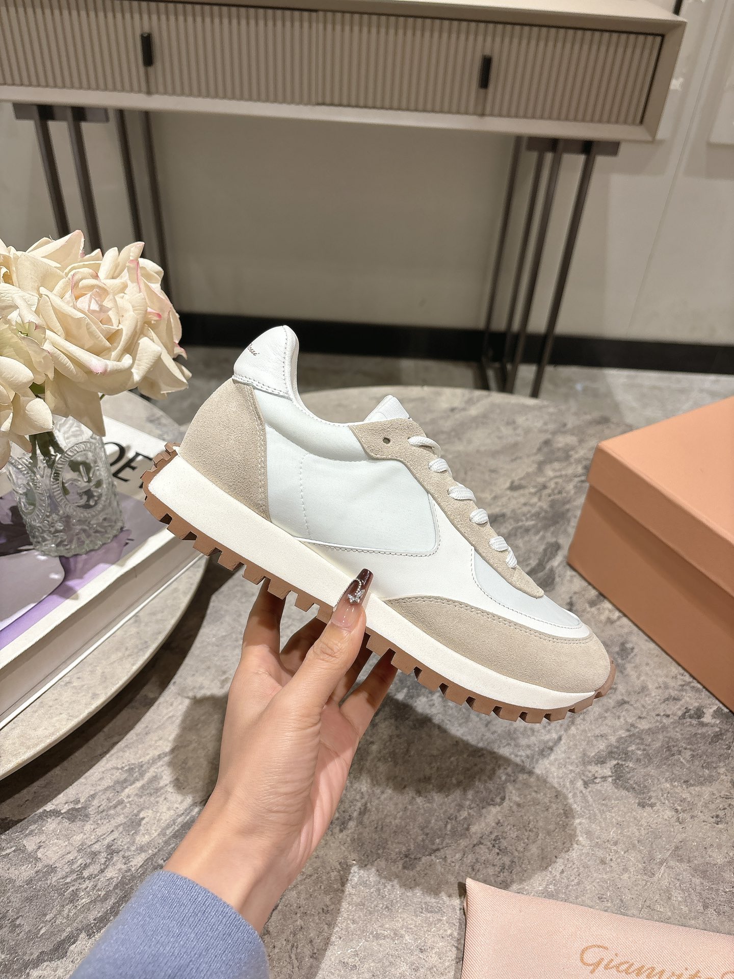 Gianvito Rossi 25ss Retro Style Sneakers with Unique Materials and Comfort Features - 图片 6