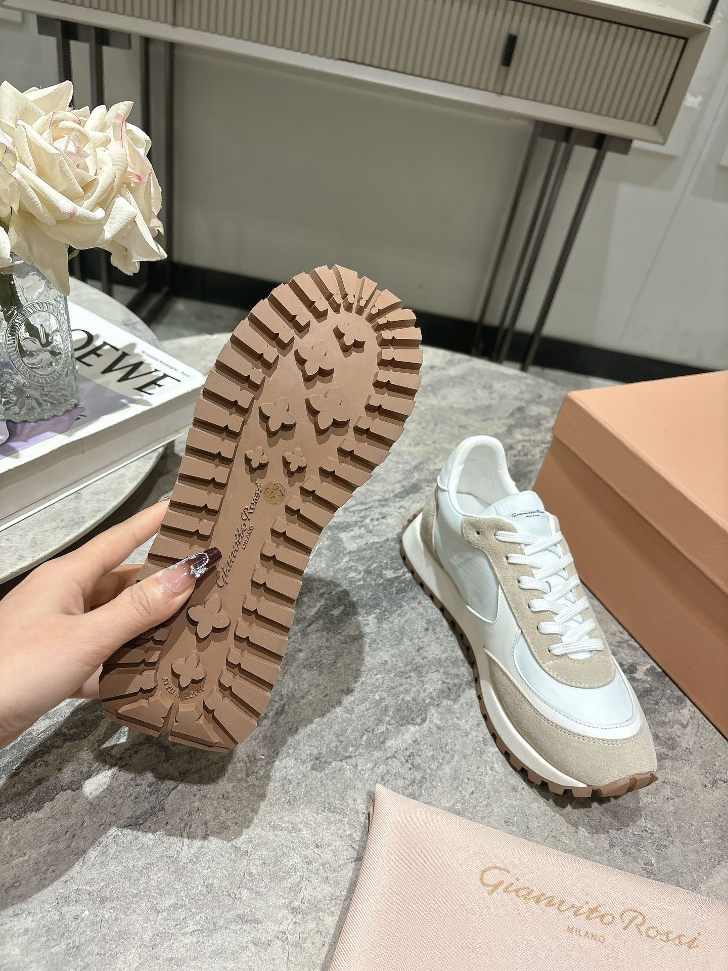 Gianvito Rossi 25ss Retro Style Sneakers with Unique Materials and Comfort Features - 图片 5