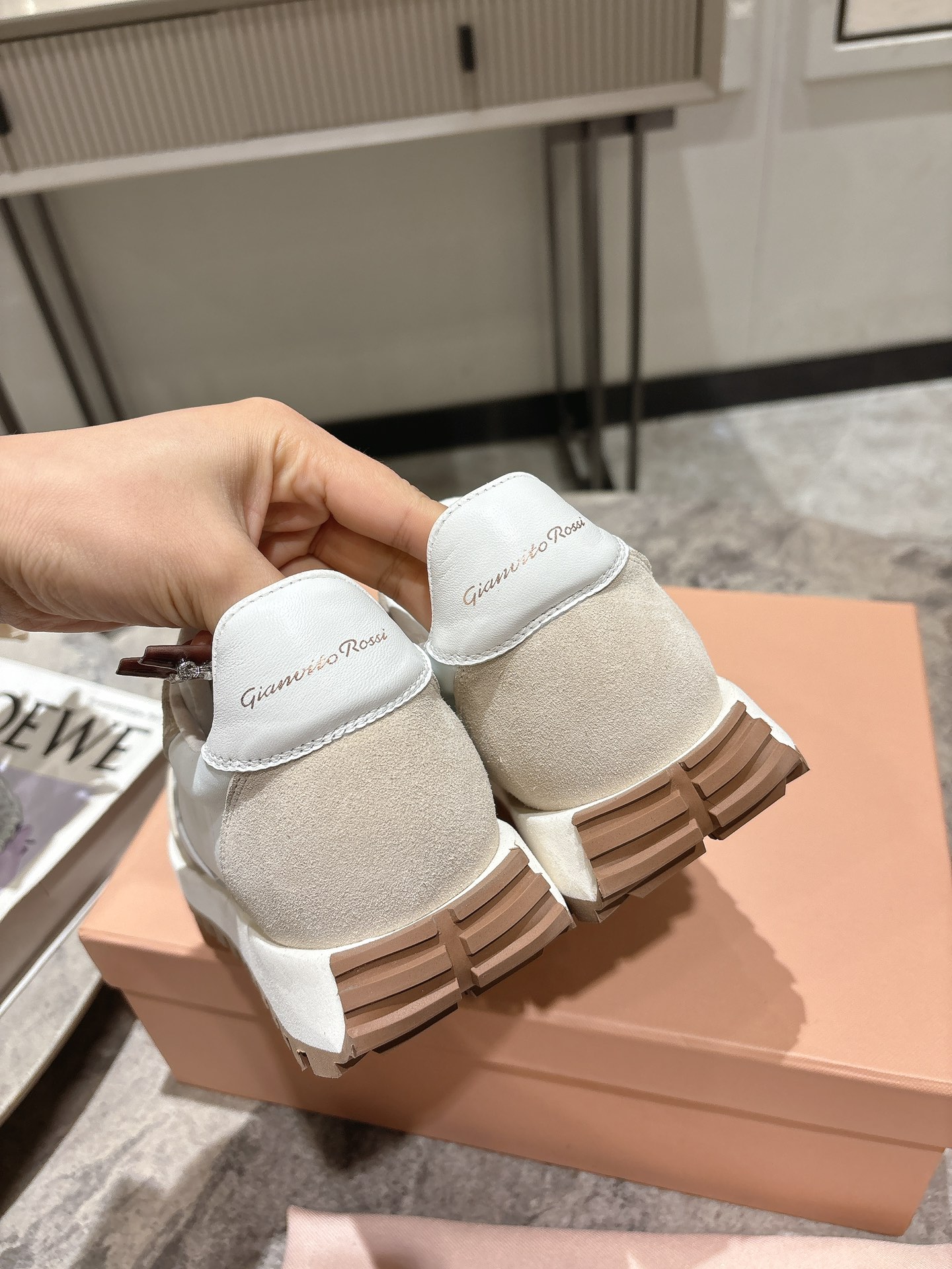 Gianvito Rossi 25ss Retro Style Sneakers with Unique Materials and Comfort Features - 图片 8