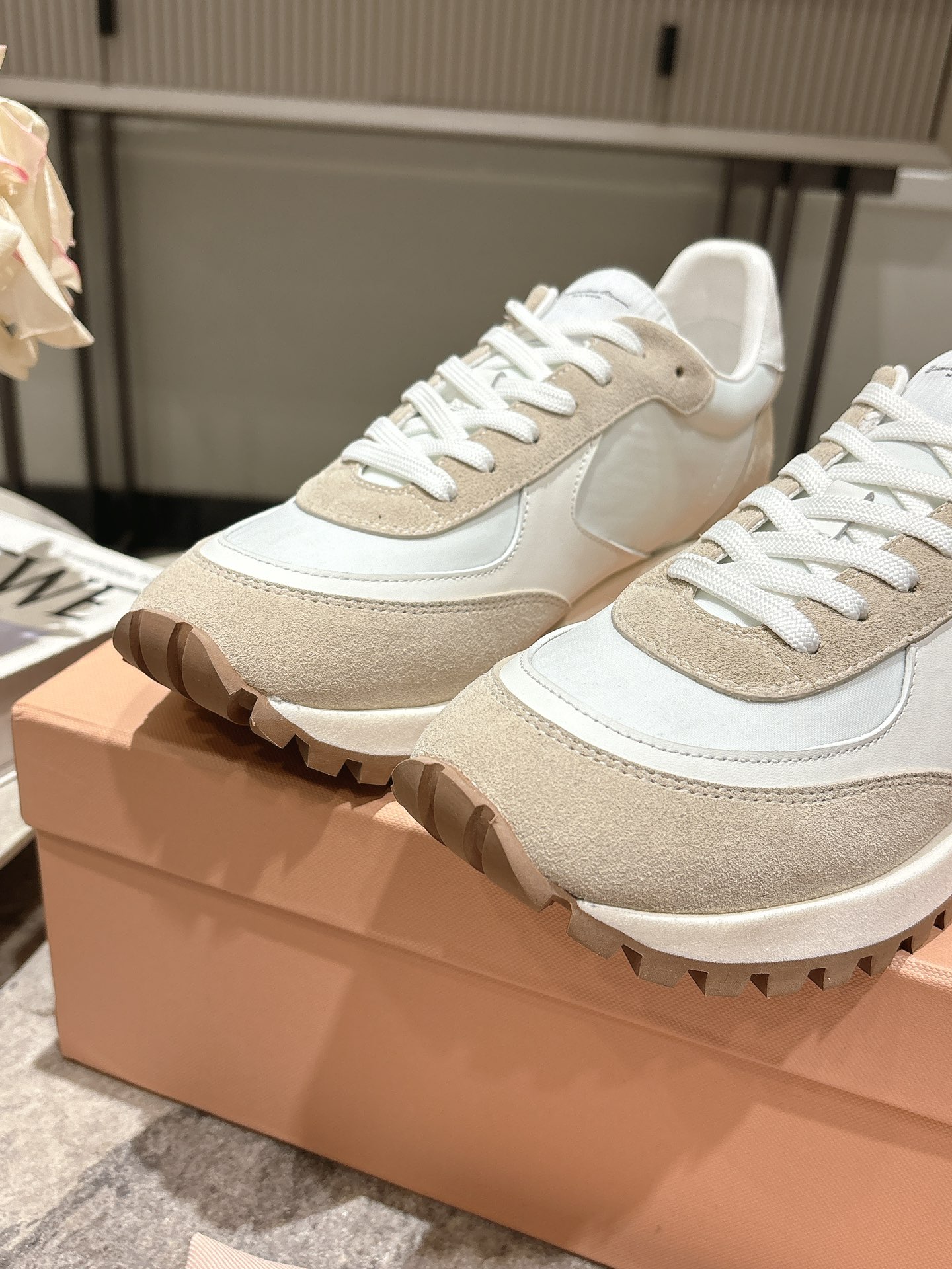Gianvito Rossi 25ss Retro Style Sneakers with Unique Materials and Comfort Features - 图片 9