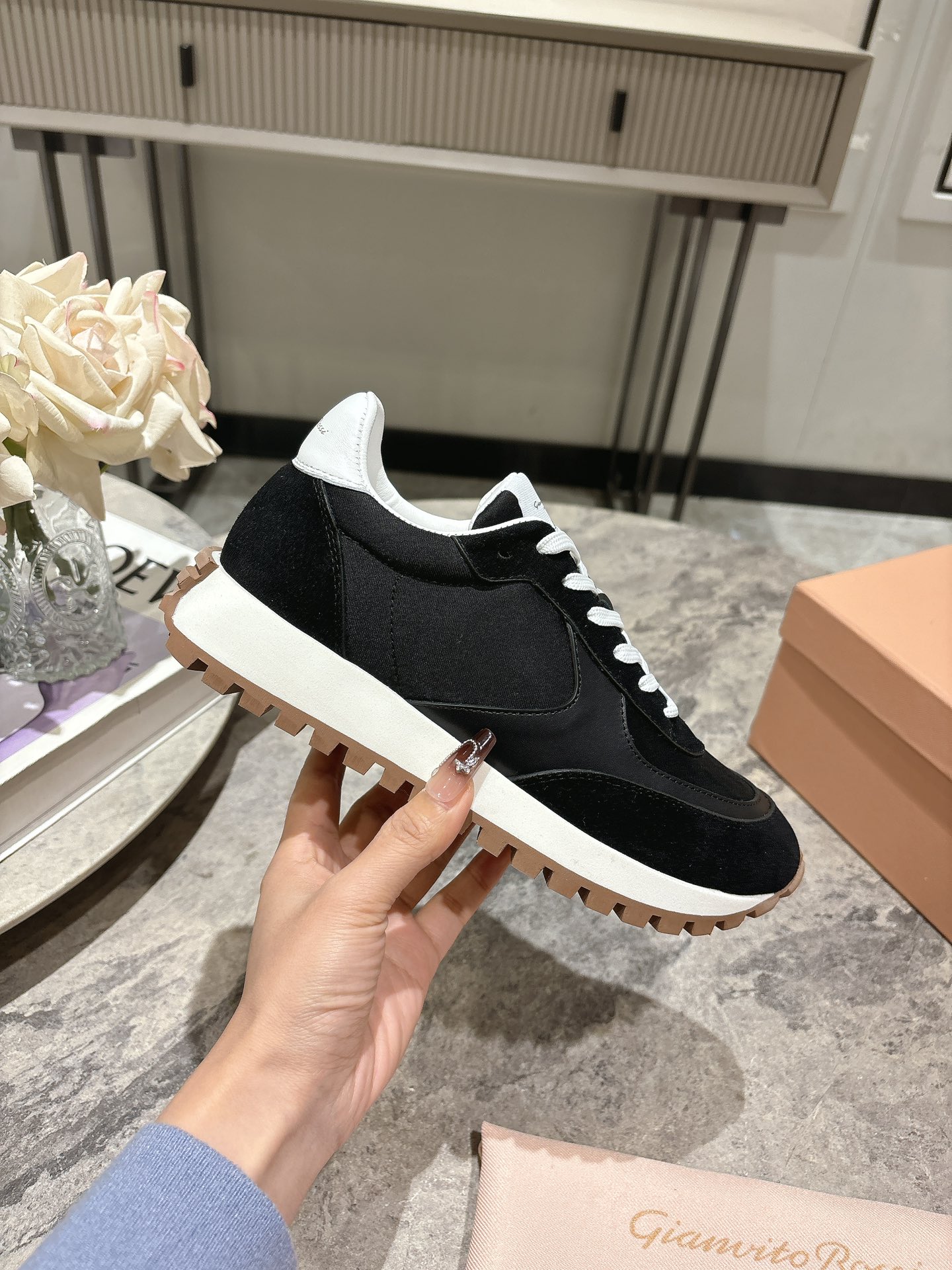 Gianvito Rossi 25ss Retro Couples Sneakers: Fashionable, Comfortable, and High Quality - 图片 6
