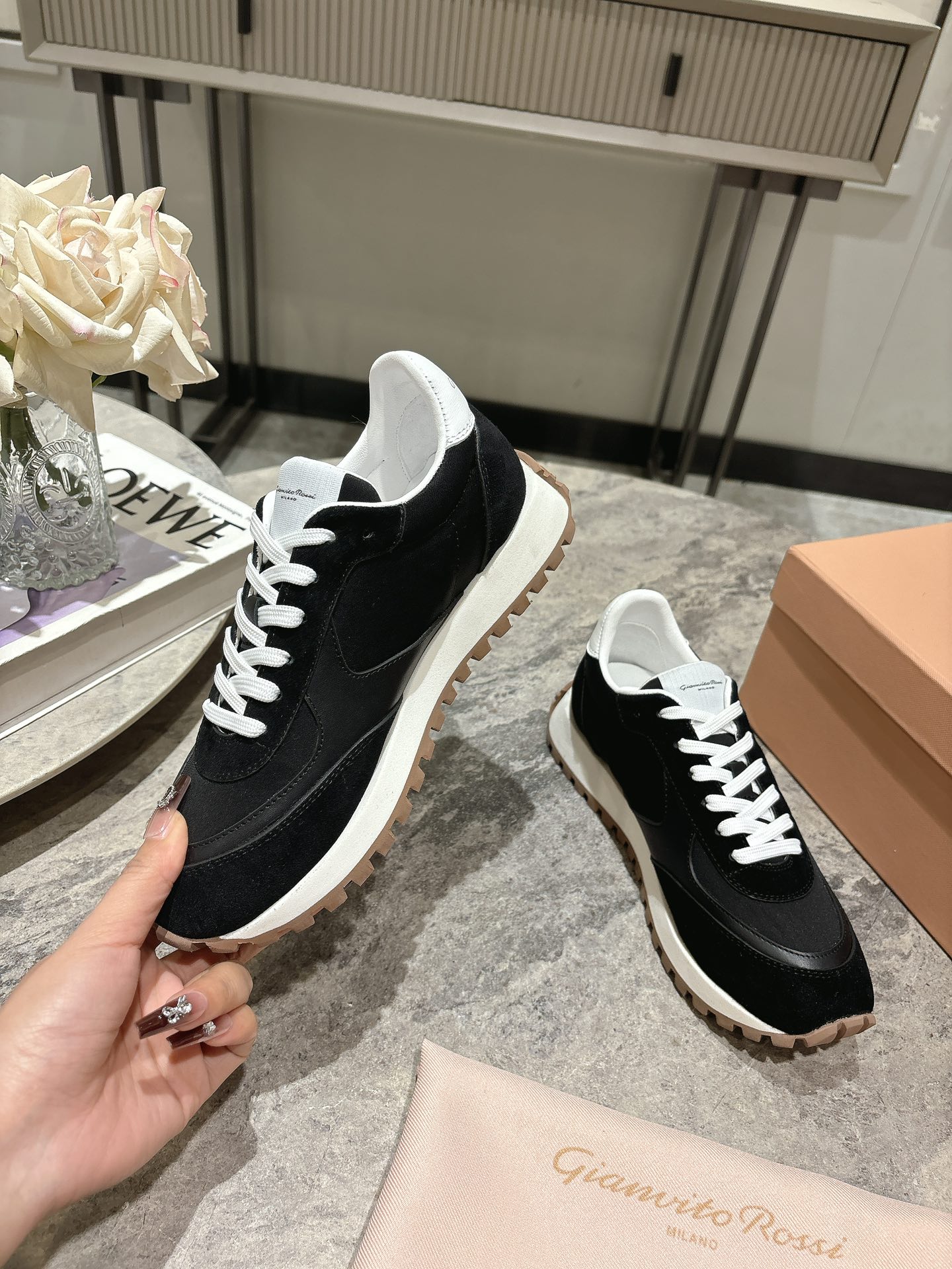 Gianvito Rossi 25ss Retro Couples Sneakers: Fashionable, Comfortable, and High Quality - 图片 4