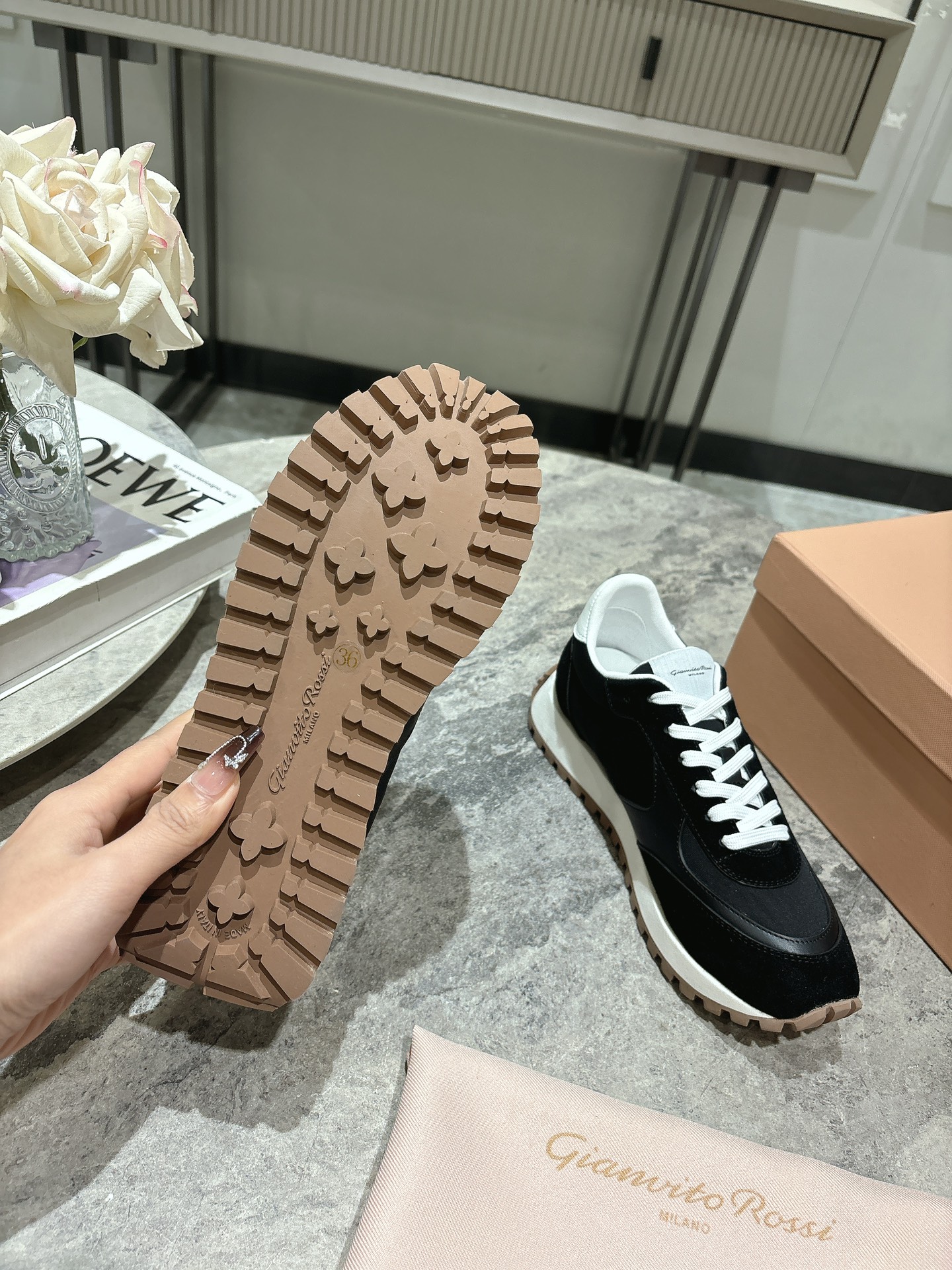 Gianvito Rossi 25ss Retro Couples Sneakers: Fashionable, Comfortable, and High Quality - 图片 5