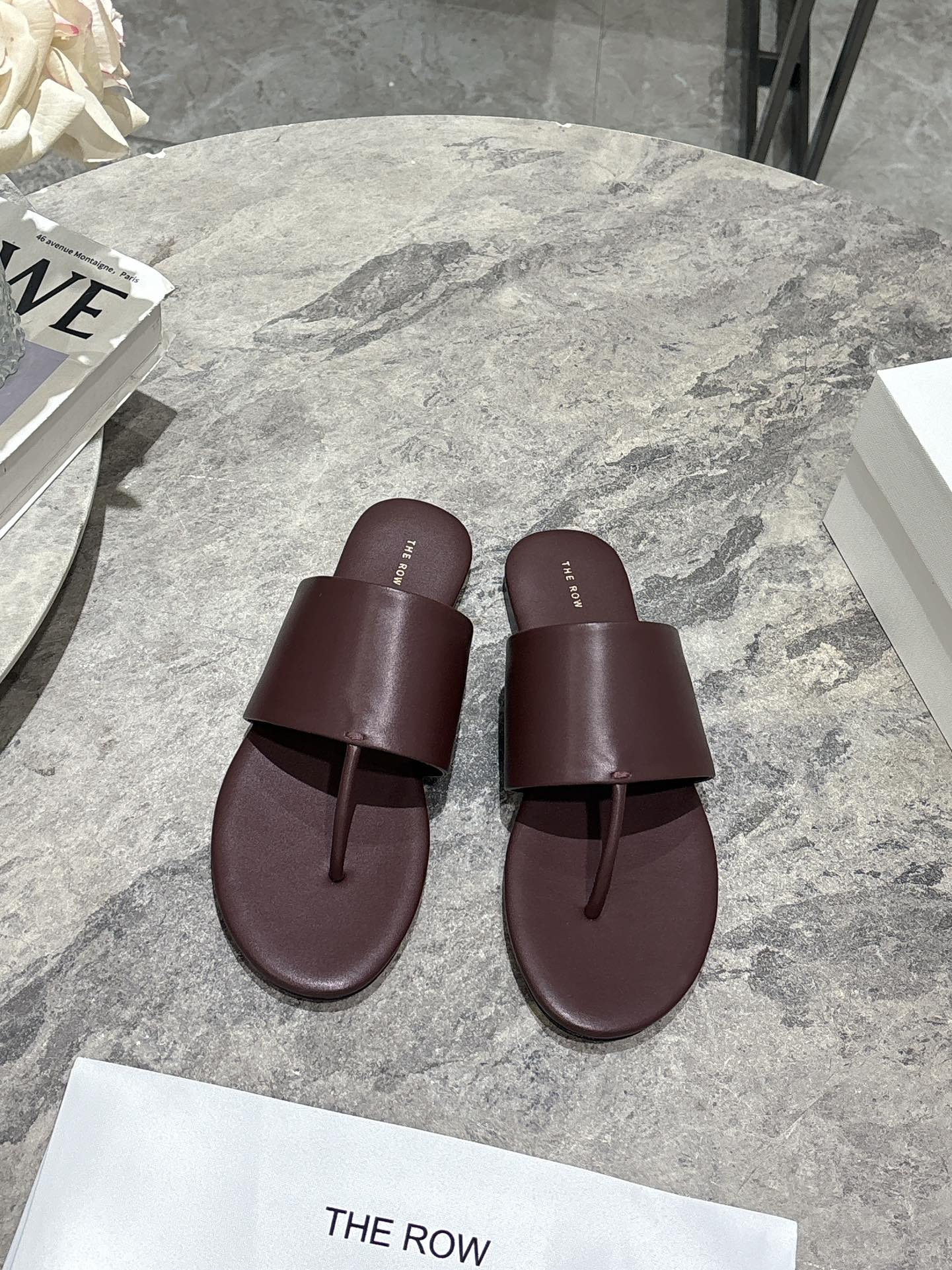 NO:165757,Therow flat slippers, foot-clip flops, you will immediately be amazed by one of your slippers. TR slippers, close your eyes and won’t regret everything is so just right!  Custom imported calf leather, imported sheepskin, sole genuine leather outsole, heel high flat sole, size 35-39 (40 can be customized without return and exchange), slippers, slippers, cowhide, sheepskin, Leather soles19860909Therow平底拖鞋 夹脚人字拖 上脚马上会惊艳到你的一款拖鞋TR拖鞋闭眼入都不会后悔一切那么恰到好处！ 鞋面定制进口小牛皮 内里进口绵羊皮 鞋底真皮大底 跟高平底 码数35-39（40可定做不退换）,拖鞋,slippers,cowhide,sheepskin,Leather soles,Women's Shoes