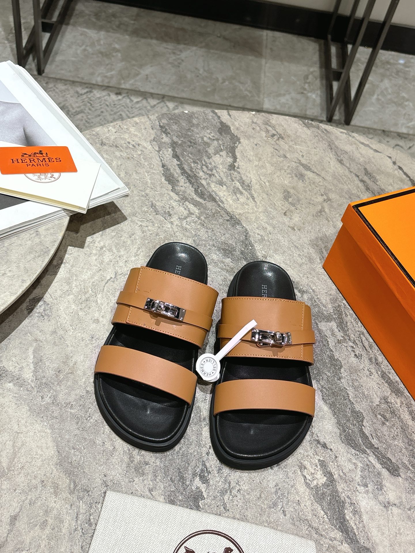 NO:221501,Women, men's model 10, 2025sss official website latest Herme* Ancone second uncle's sandals official website Xiaohongshu synchronization Original water platform Original TPU outsole Fabric only made of full leather Women's model 35-39 (40.41.42.43 Customized) Men's model 40-45 (44.45 Customized), slippers, hermes, slippers19860909女 男款10, 2025sss官网最新Herme* Ancone二舅凉拖官网小红书同步 原版水台 原版TPU大底 面料只做全真皮 女款35-39（40.41.42.43定做） 男款40-45（44.45定做）,拖鞋,hermes,slippers,Women's Shoes