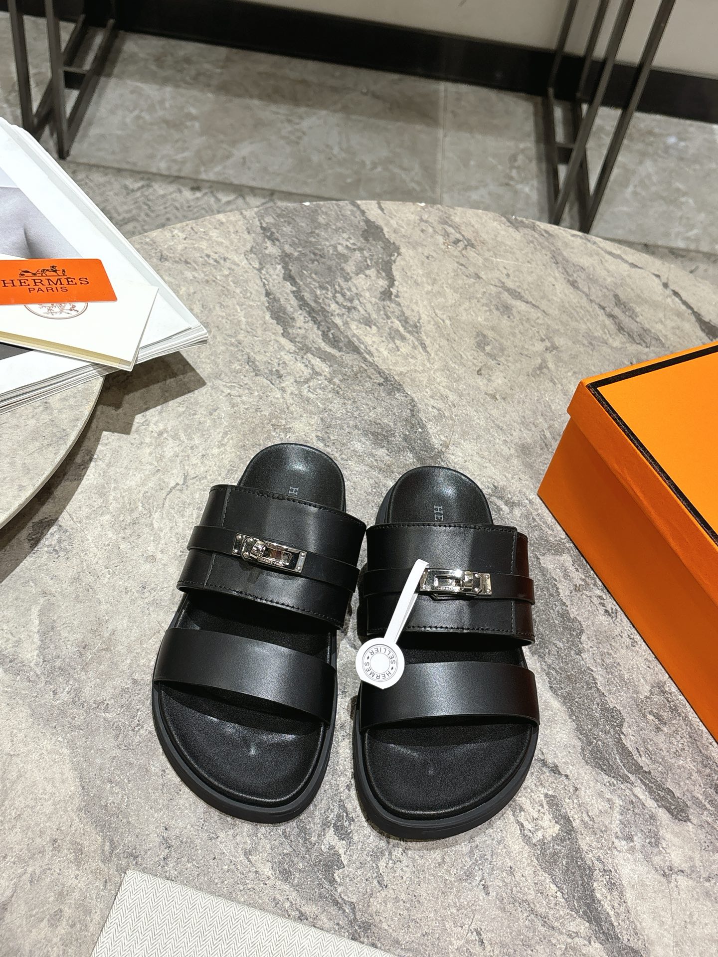 NO:165756,Women, men's model 10, 2025sss official website latest Herme* Ancone second uncle's sandals official website Xiaohongshu synchronization Original water platform Original TPU outsole Fabric only made of full leather Women's model 35-39 (40.41.42.43 Customized) Men's model 40-45 (44.45 Customized), slippers, hermes, slippers19860909女 男款10, 2025sss官网最新Herme* Ancone二舅凉拖官网小红书同步 原版水台 原版TPU大底 面料只做全真皮 女款35-39（40.41.42.43定做） 男款40-45（44.45定做）,拖鞋,hermes,slippers,Women's Shoes