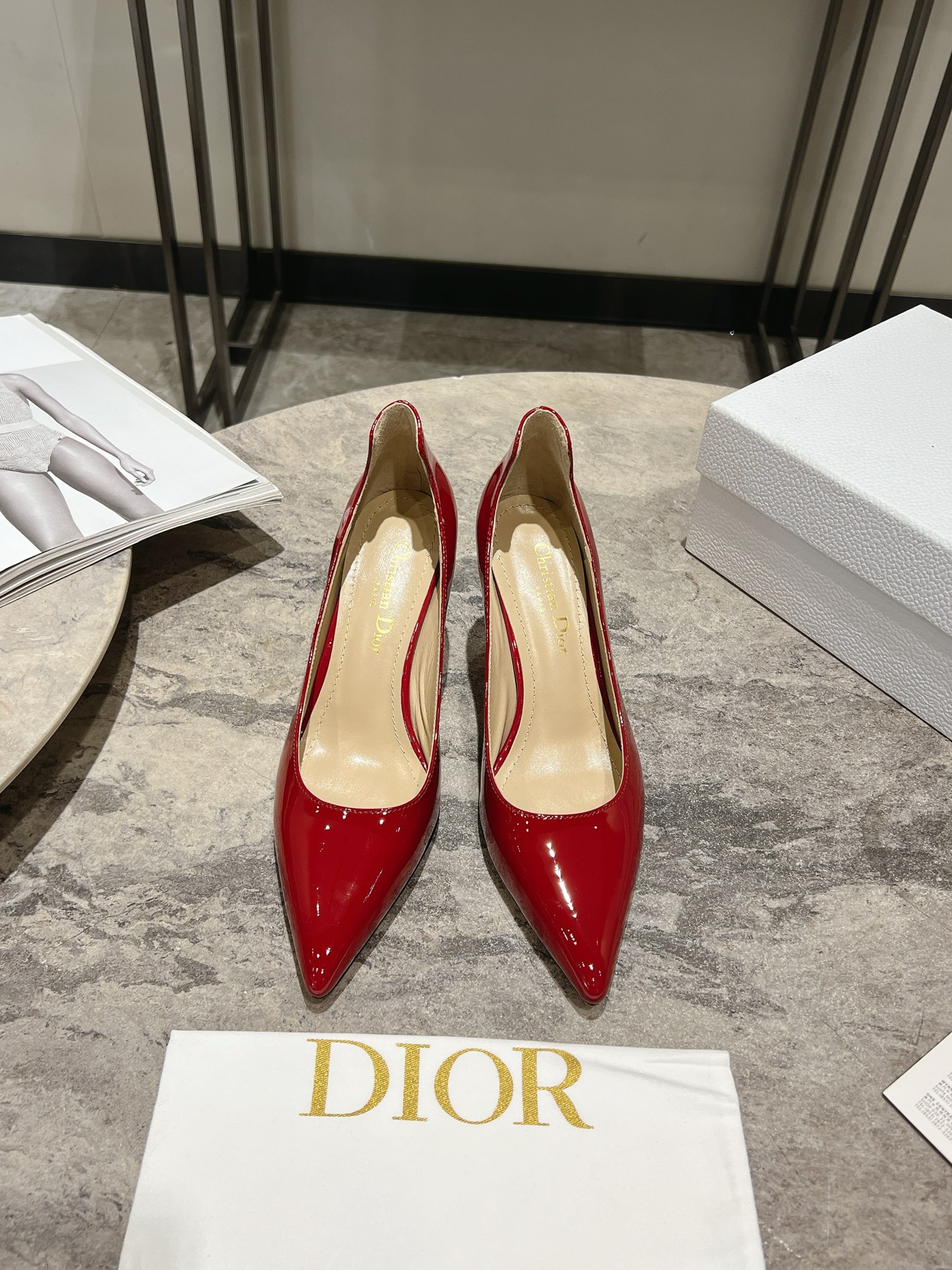 NO:238123,Dior 25SS spring and summer series pointed toe shoes, the market top version, welcome to watch the version comparison material, original patent leather fabric   sheepskin lining   Italian genuine leather outsole   pure copper hardware buckle. The standard size code is 35-39 (heel height 7.5CM) (34 40.41.42. Custom made, no return or exchange), high heels, dior, dior, high heels, sheepskin, Leather soles19860909迪奥 Dior 25SS春夏系列尖头单鞋 市场顶级版,欢迎来看版对比材质原版漆皮面料 羊皮内里 意大利真皮大底 纯铜五金扣.码数标准码35-39码(跟高7.5CM ) (34 40.41.42.订做,不退不换）,高跟鞋,dior,dior,high heels,sheepskin,Leather soles,Women's Shoes