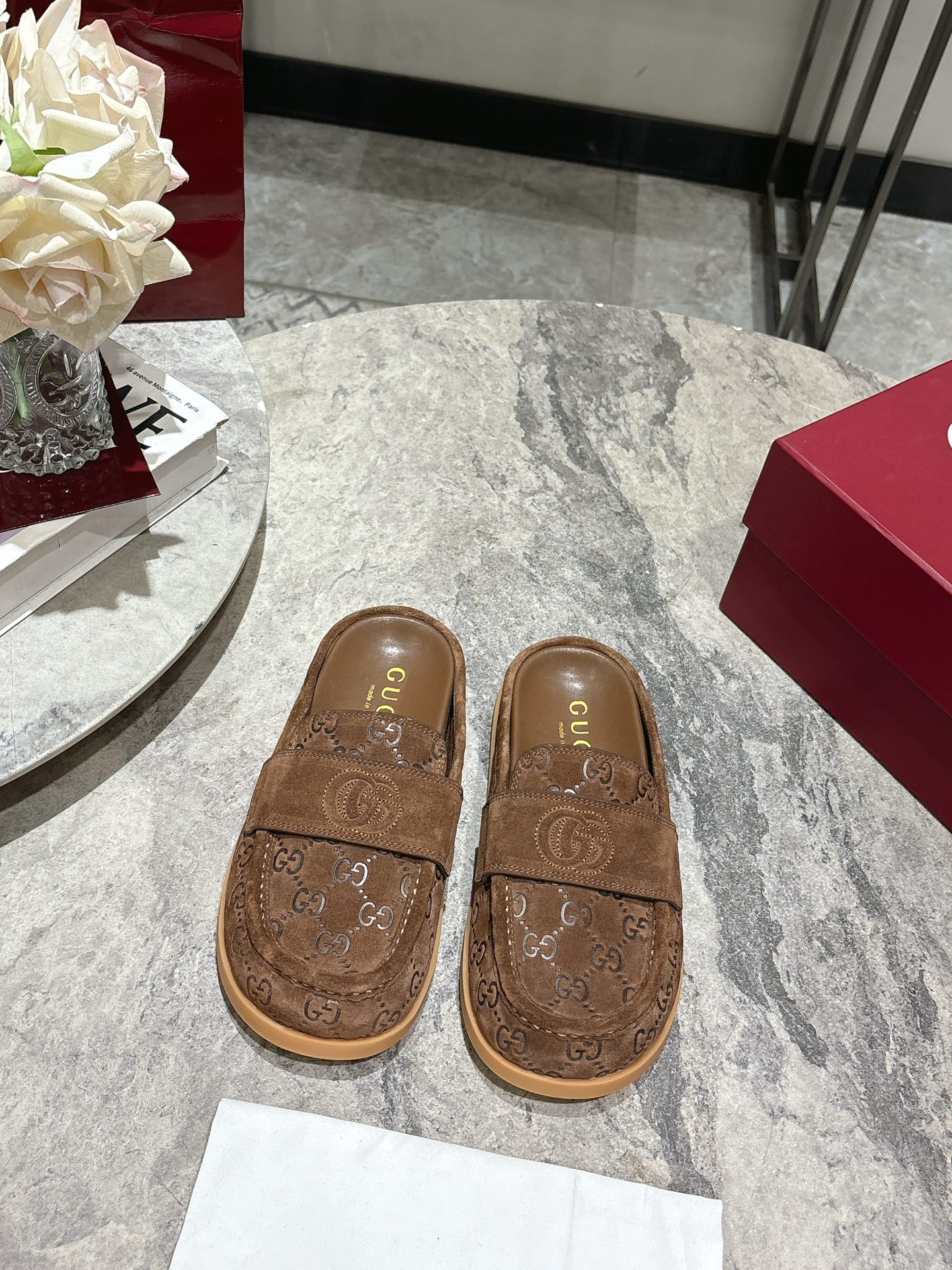 NO:228126,Gucc*i 2025 official website new mules slippers semi-trailed Birkenstock shoes are purchased and developed and created by Zp, all customized materials, exclusive mold opening sole, all details are shipped together, and even the packaging is the same as the genuine one. Size: Women's 35-39 (40.41 custom made without return or exchange), semi-trailed, gucci, slippers19860909Gucc*i 2025官网新款穆勒鞋拖鞋半拖 勃肯鞋整双鞋子采购Zp开发打造,全部定制材料,独家开模大底,细节全部对版出货,连包装也做到跟正品一样.码数:女35-39(40.41定做不退换),半拖,gucci,slippers,Women's Shoes