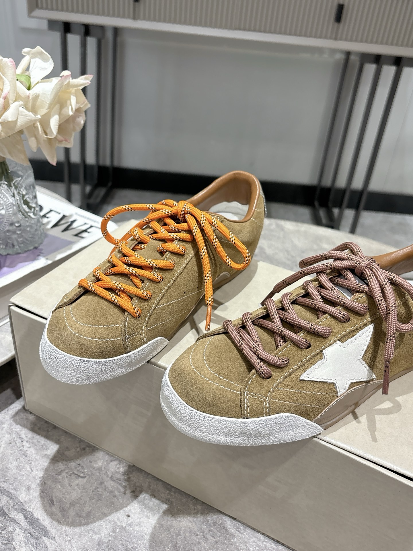Golden Goose True Star Suede Sneakers with Contrasting Laces for Men and Women 9 i1744130710905 1736 0 7