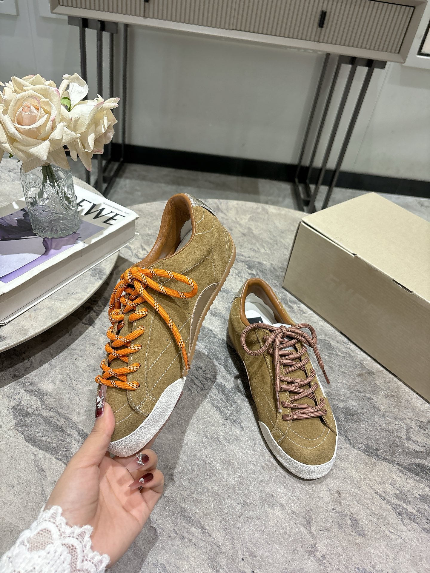 Golden Goose True Star Suede Sneakers with Contrasting Laces for Men and Women 5 i1744130711556 7355 0 3
