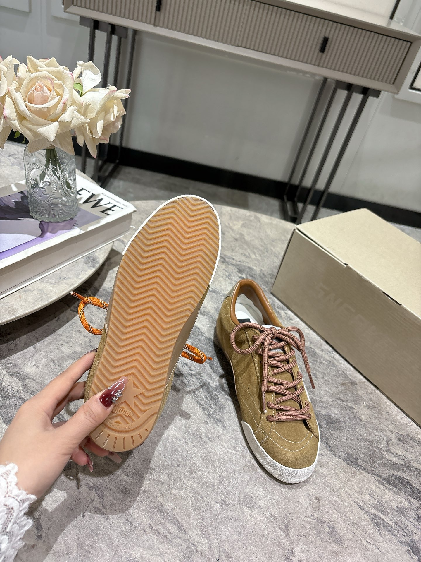 Golden Goose True Star Suede Sneakers with Contrasting Laces for Men and Women 6 i1744130711559 4104 0 4