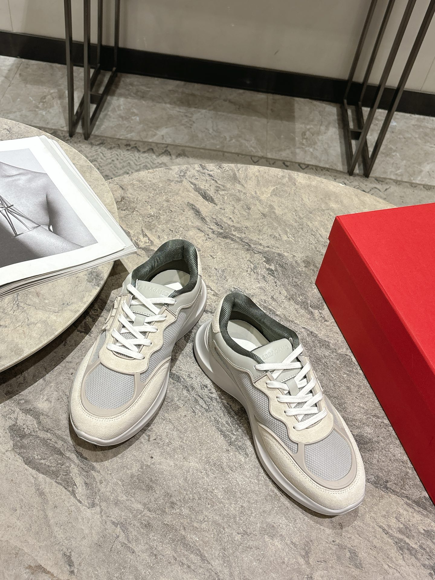 Top: Ferragamo Firagm Gancini Sneakers: Urban Style with High-End Configuration - 图片 3