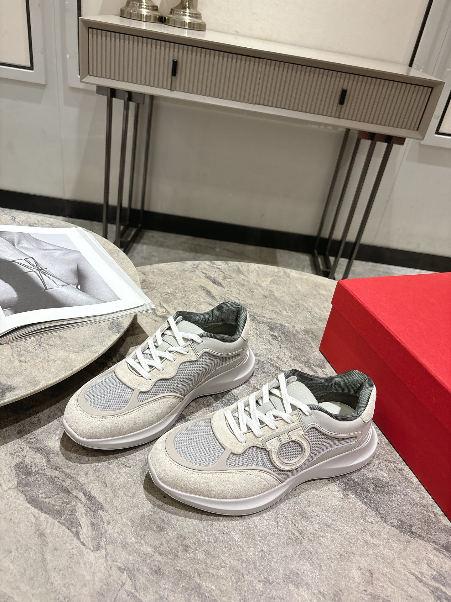 Top: Ferragamo Firagm Gancini Sneakers: Urban Style with High-End Configuration - 图片 4