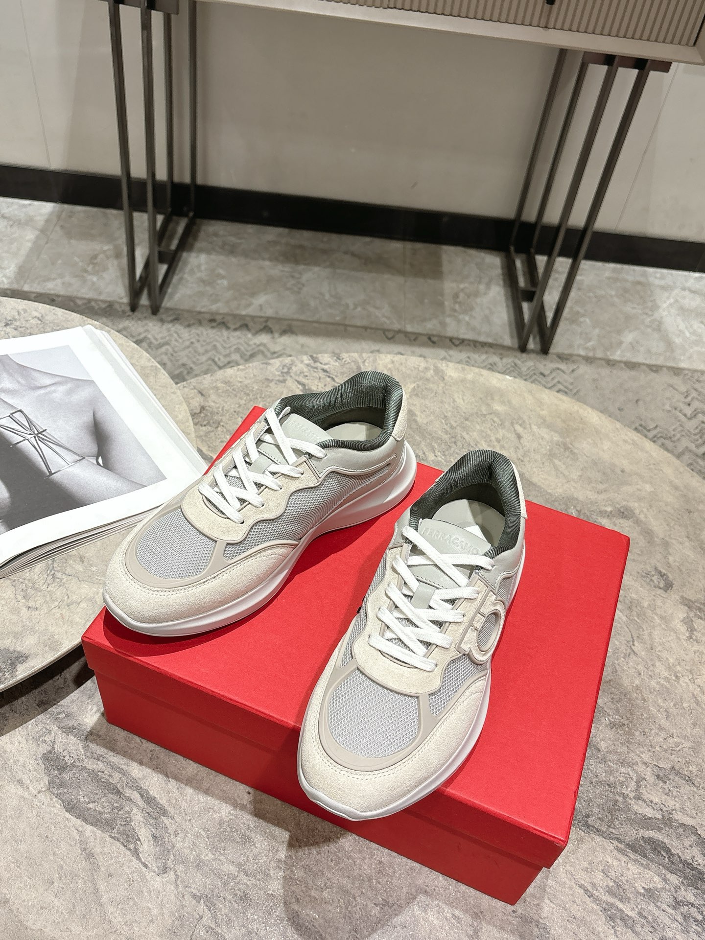 Top: Ferragamo Firagm Gancini Sneakers: Urban Style with High-End Configuration - 图片 7