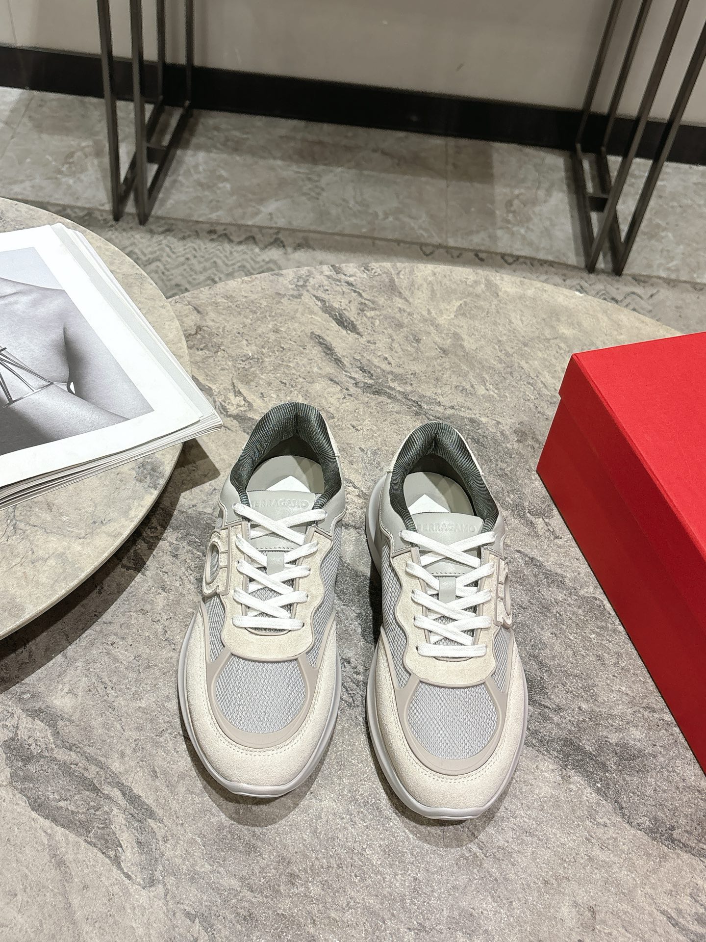 Top: Ferragamo Firagm Gancini Sneakers: Urban Style with High-End Configuration - 图片 2