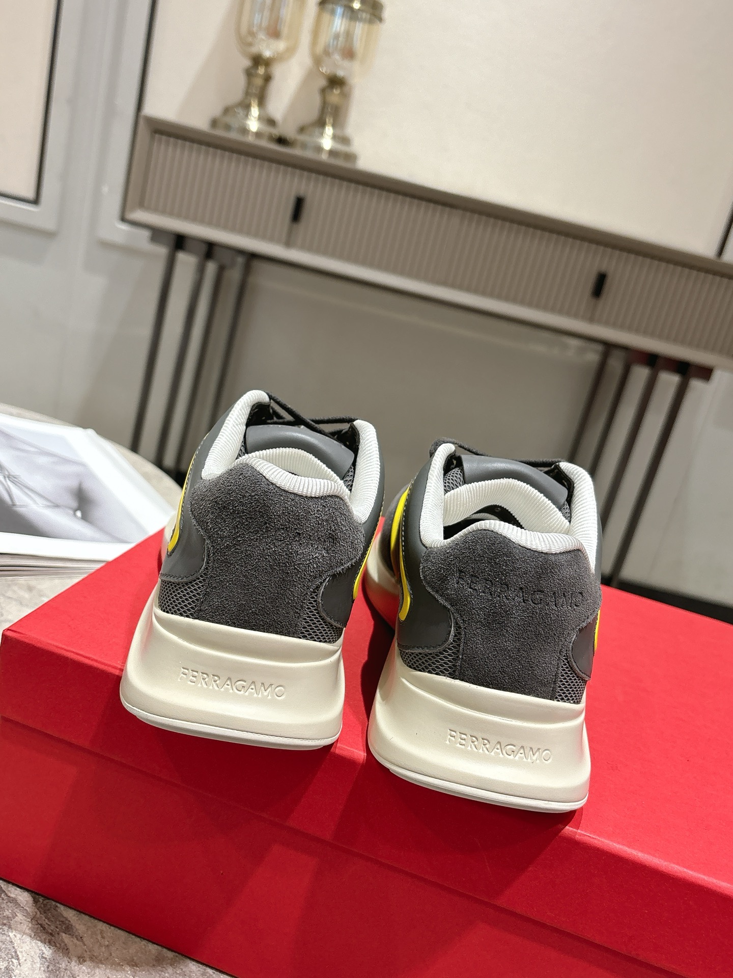 Top: Ferragamo Firagm Gancini Sneakers: Bold Urban Style with High-End Configuration - 图片 9