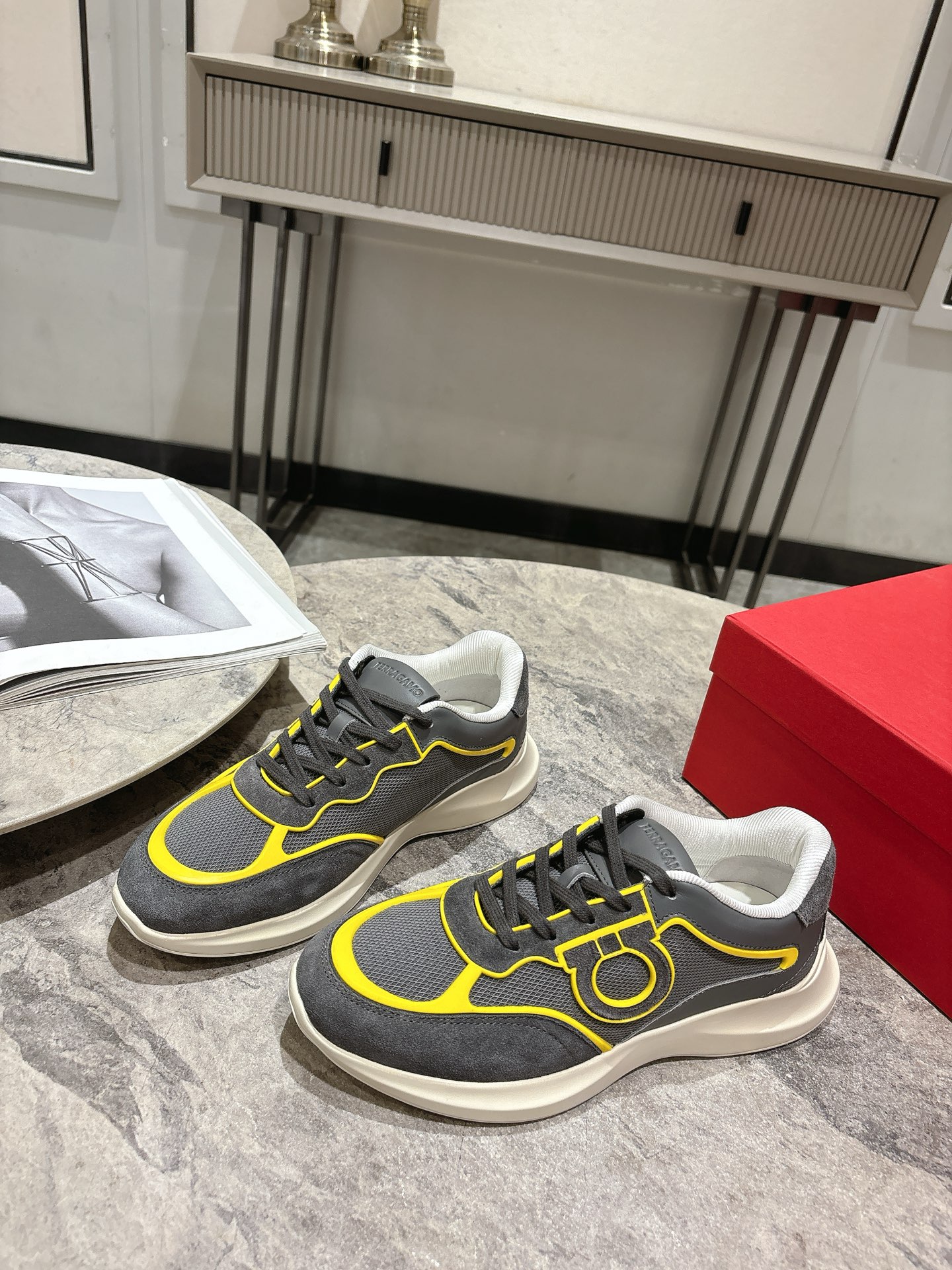 Top: Ferragamo Firagm Gancini Sneakers: Bold Urban Style with High-End Configuration - 图片 4