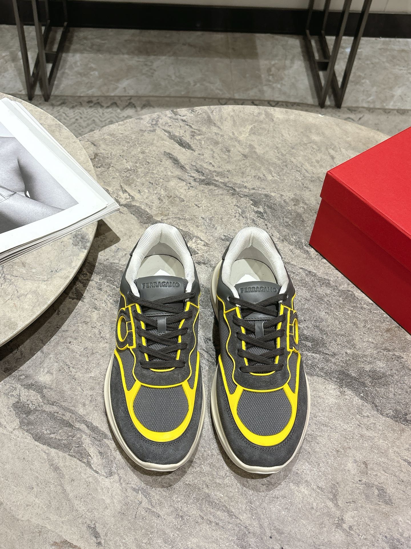 Top: Ferragamo Firagm Gancini Sneakers: Bold Urban Style with High-End Configuration - 图片 2