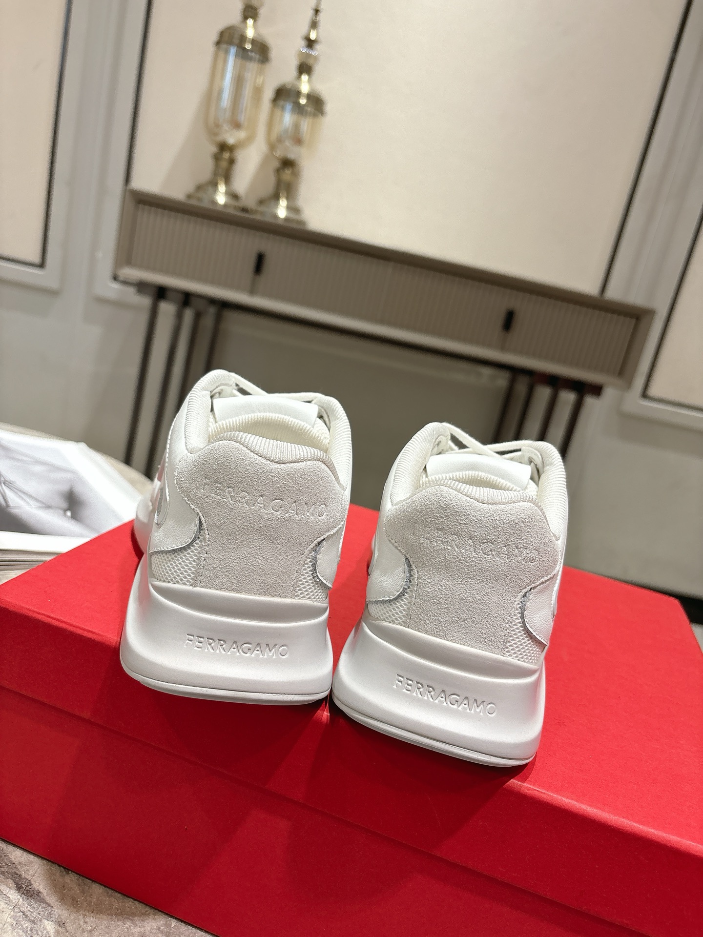 Ferragamo Firagm Gancini Sneakers: Urban Style with High-End Configuration - 图片 9