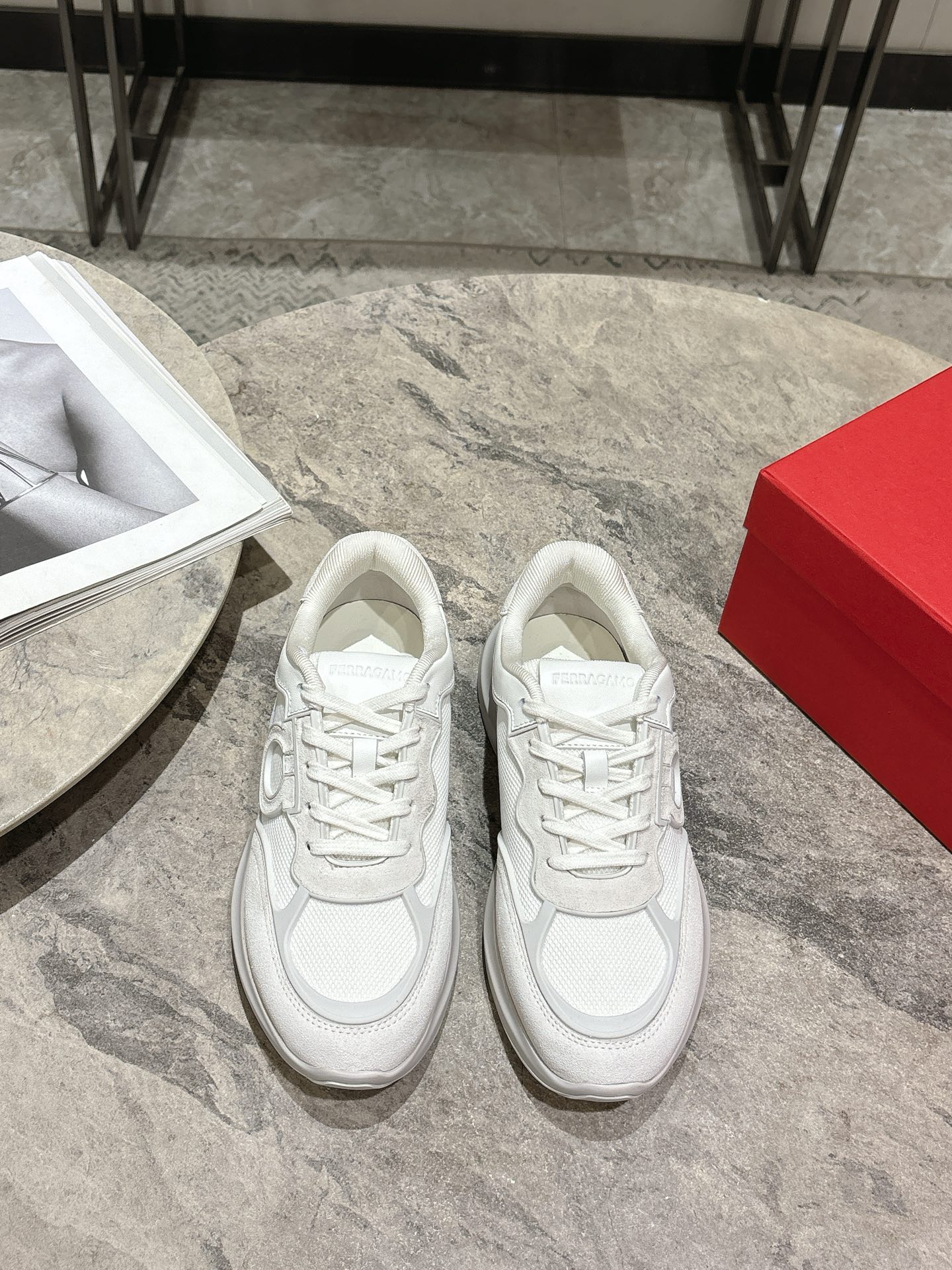 Ferragamo Firagm Gancini Sneakers: Urban Style with High-End Configuration - 图片 2