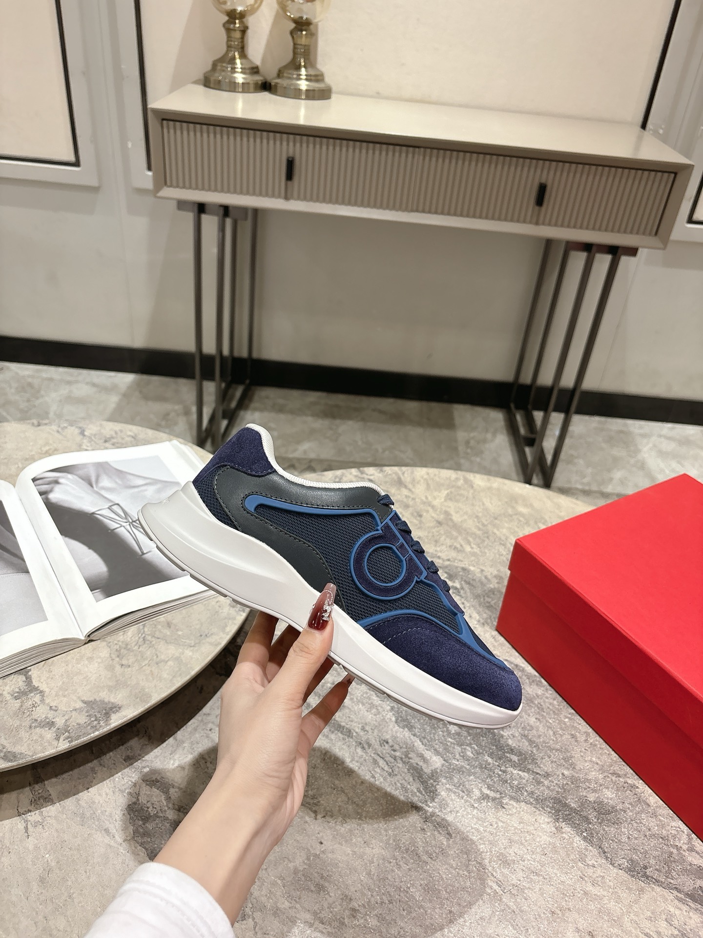 Fashion Review: Ferragamo Firagm Gancini Sneakers, Urban Style with High-End Configuration - 图片 1