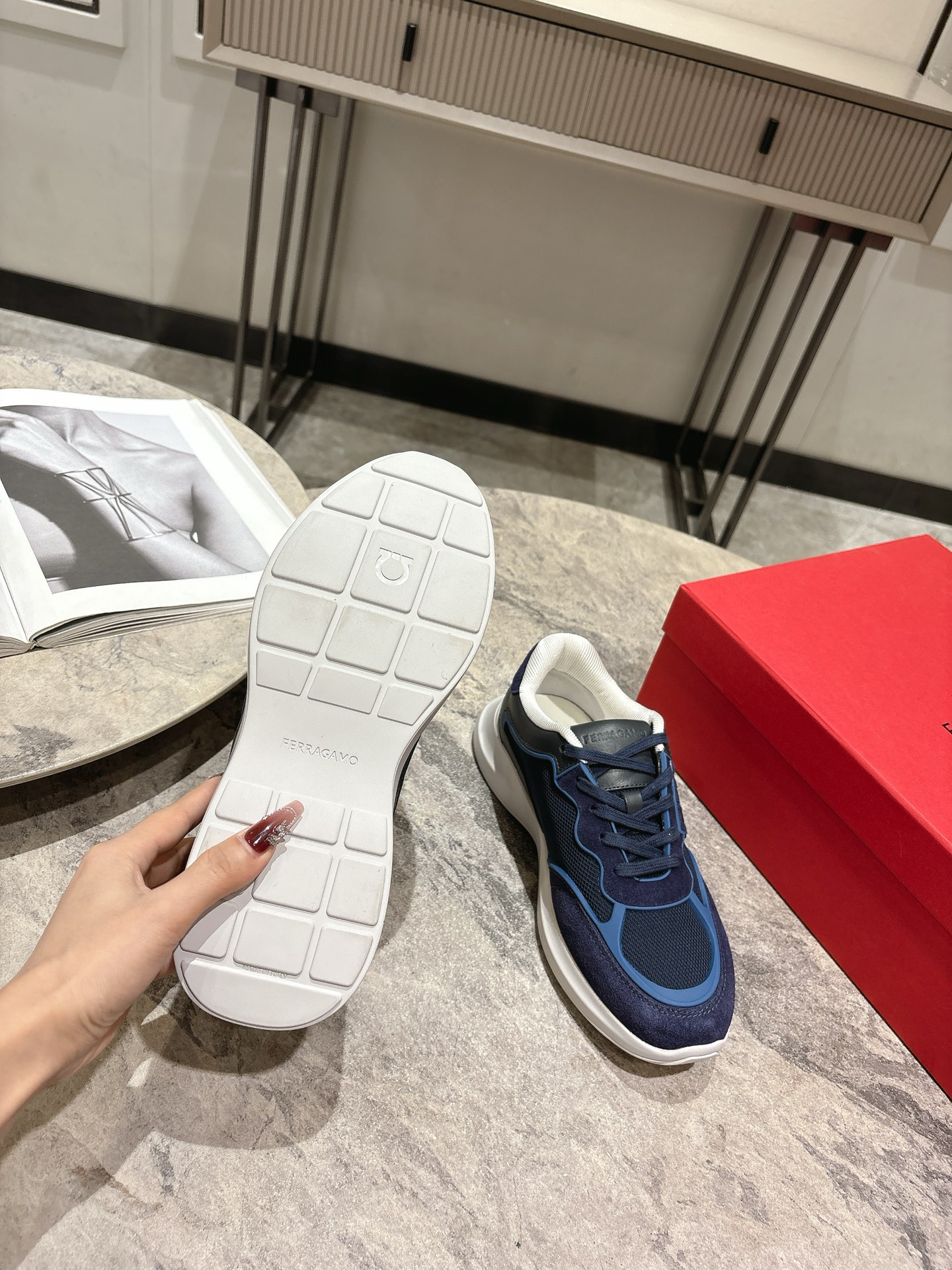 Fashion Review: Ferragamo Firagm Gancini Sneakers, Urban Style with High-End Configuration - 图片 6