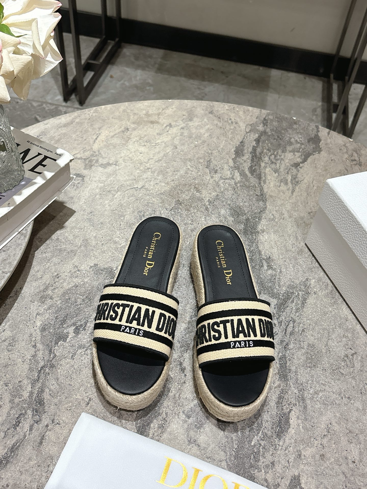 NO:412869,Dio*r Spring and Summer New Thick-soled Wedge Sandals CD Letter Logo Three-dimensional Embroidered Thick-soled Round-toe Open-toe Sandals Original Developed Top-Level Version on the Market, Soft and Delicate Feet, Super Light, Extremely Comfortable Material: Imported Electric Embroidery Embroidery on the Upper Original Weaving Combination Outsole A Definitely Enhanced Artifact Size35-41 (40.41. Customized No Return or Exchange), Slippers, Dior, Dior, Sandals, Slippers19860909Dio*r迪奥春夏新款厚底坡跟凉鞋 CD字母logo立体刺绣厚底圆头露趾凉鞋 原版开发市面顶级版本,脚感柔软细腻,大底超级轻 舒适度极高 材质:鞋面进口电绣刺绣 原版编织组合大底 妥妥的增高神器 Size35-41（40.41.定做不退不换）,拖鞋,dior,dior,sandals,slippers,Women's Shoes