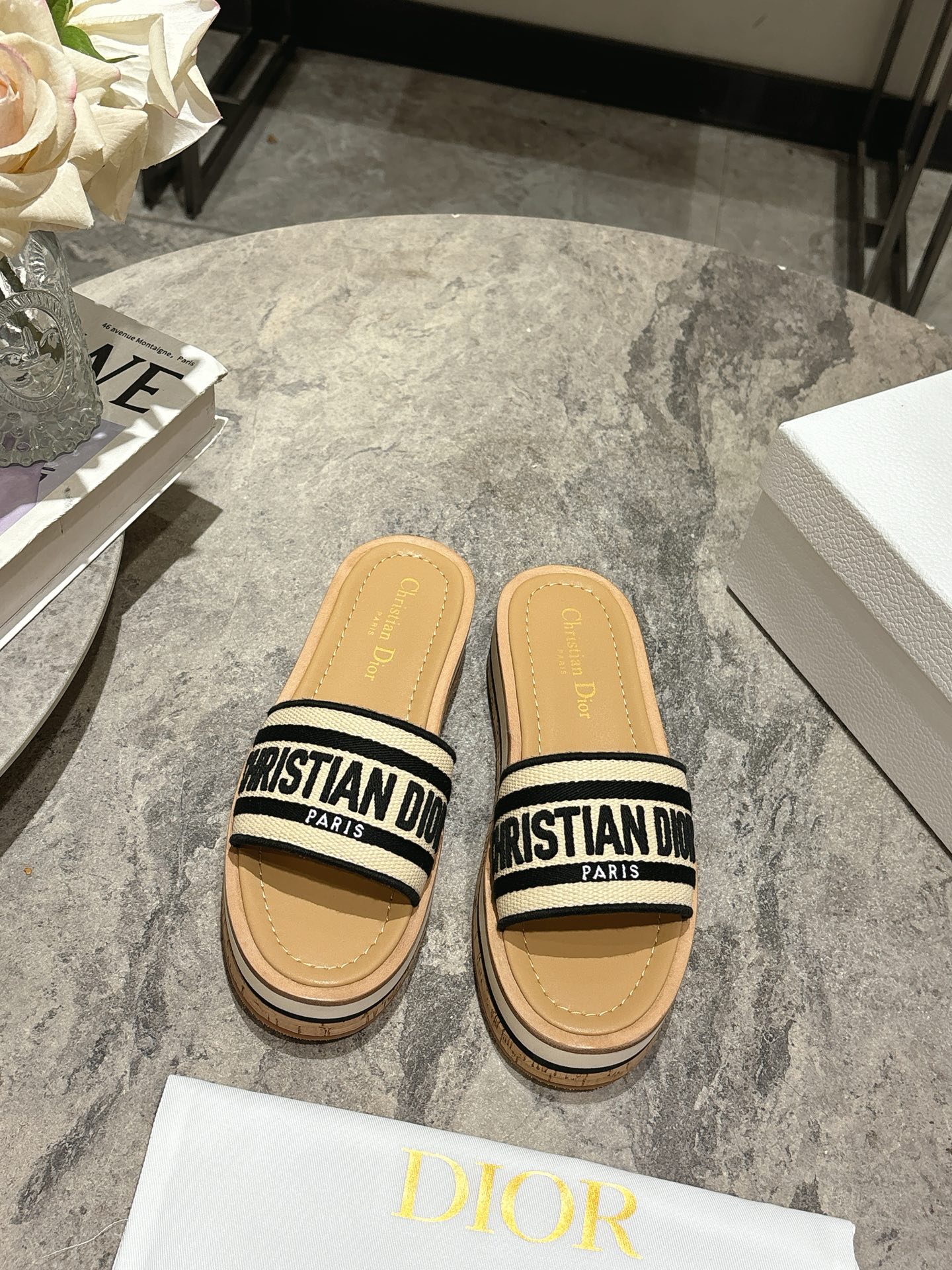 NO:412876,Dio*r Spring and Summer New Thick-soled Wedge Sandals CD Letter Logo Three-dimensional Embroidered Thick-soled Round-toe Open-toe Sandals Original Developed Top-Level Version on the Market, Soft and Delicate Feet, Super Light, Extremely Comfortable Material: Imported Electric Embroidery Embroidery on the Upper Original Foam Combination Outsole A Definitely Height-enhancing Artifact Size35-41 (40.41. Customized No Return or Exchange), Slippers, Dior, Dior, Sandals, Slippers19860909Dio*r迪奥春夏新款厚底坡跟凉鞋 CD字母logo立体刺绣厚底圆头露趾凉鞋 原版开发市面顶级版本,脚感柔软细腻,大底超级轻 舒适度极高 材质:鞋面进口电绣刺绣 原版泡沫组合大底 妥妥的增高神器 Size35-41（40.41.定做不退不换）,拖鞋,dior,dior,sandals,slippers,Women's Shoes