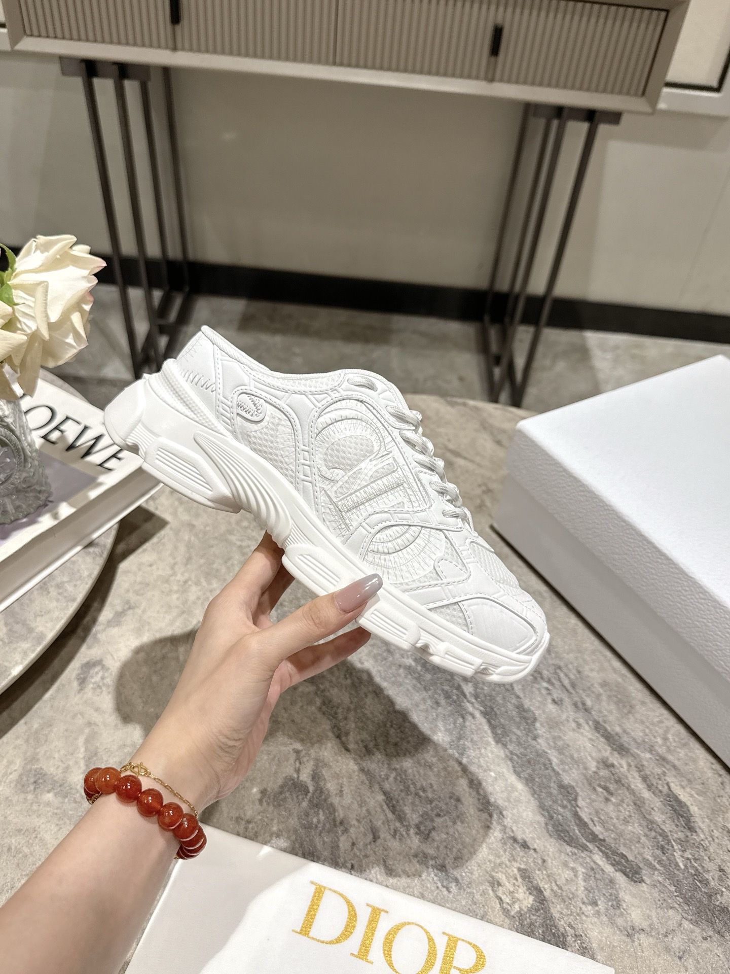 NO:412928,The latest hit product, the couple's star model, the main popular product in 2025, the newly released Dior Chrono, the new casual sports shoes, running shoes, dad shoes, semi-trailed shoes, really cool, full of futuristic feeling! It's really cool!  Once again interprets Dior's cool fashion concept, Lucky Star will bless you with good luck, the new EVA sole is super light and soft! The original version is perfectly replicated!  Fully-pair material mold!  !  35-44 (45.46 customized), casual shoes/sports shoes, dior, dior, sneakers19860909最新爆款 情侣款明星款2025主推爆品 全新发售的迪奥 Dior Chrono 新款休闲运动鞋跑鞋老爹鞋半拖 真的酷毙了,未来感十足!真的好飒！再次演绎了迪奥酷时尚的理念,幸运星为你加持好运,全新的EVA鞋底超轻超软!原版完美复刻！全对版材质 模具！！35-44(45.46定做),休闲鞋/运动鞋,dior,dior,sneakers,Women's Shoes