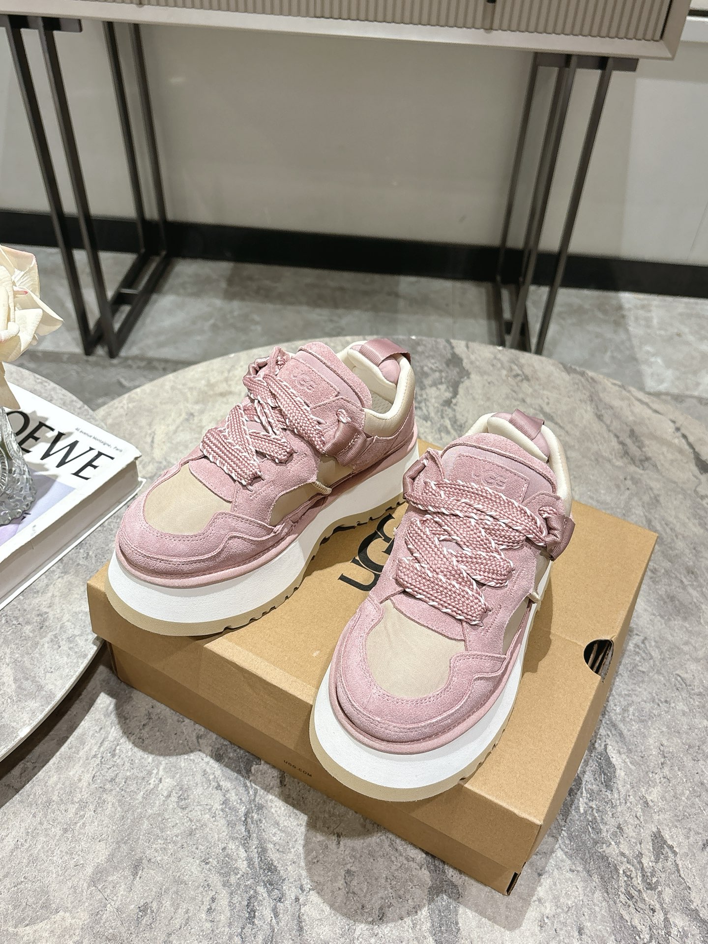 New UGG 775 Heavy-Floor Sneakers: Comfortable, Stylish, and Lightweight. - 图片 9