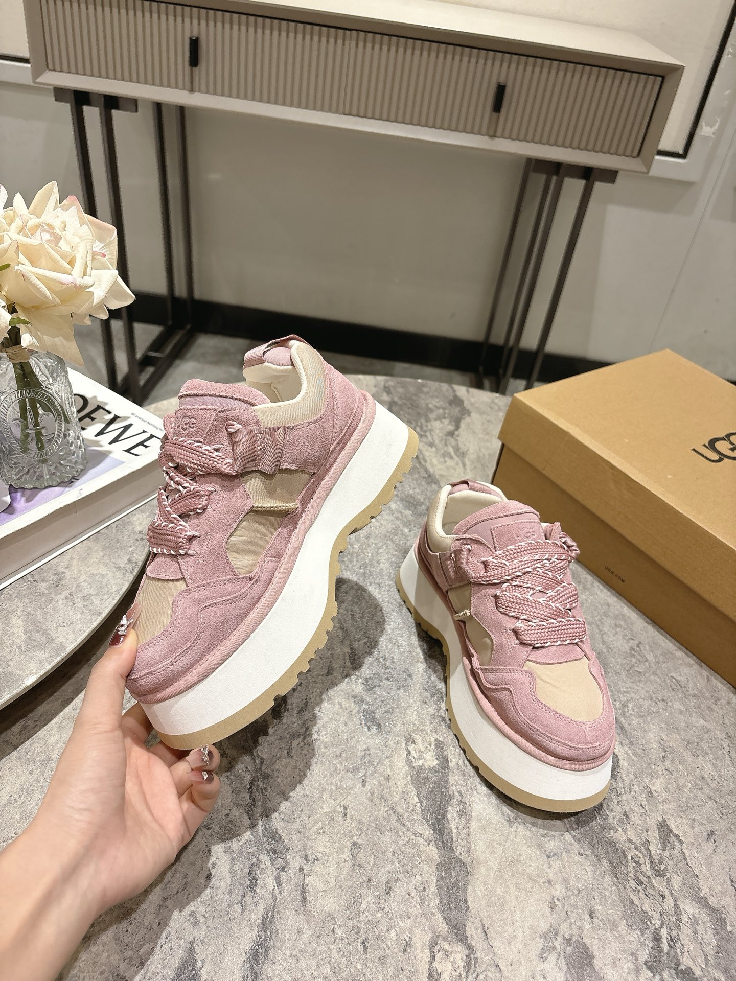 New UGG 775 Heavy-Floor Sneakers: Comfortable, Stylish, and Lightweight. - 图片 4