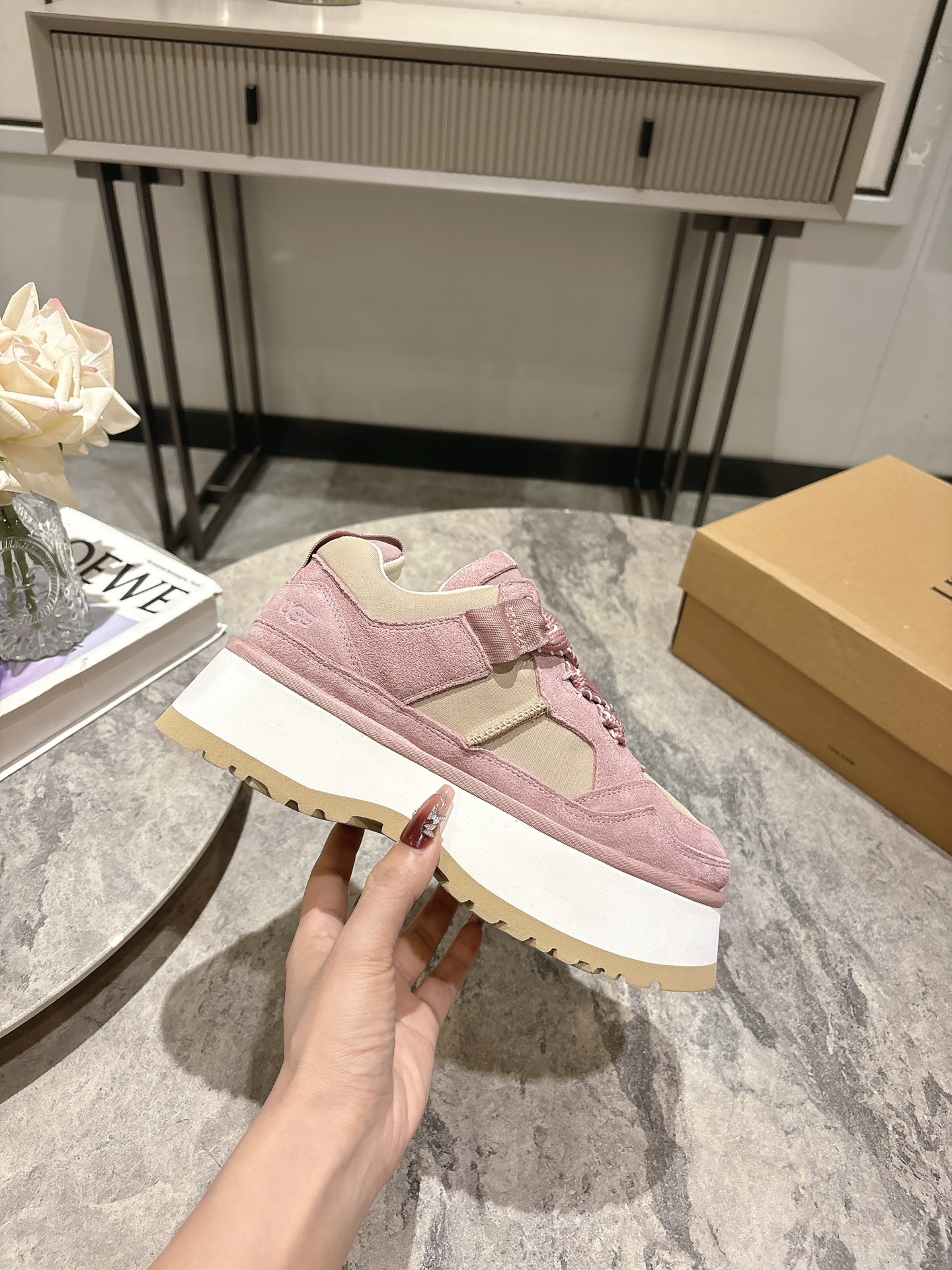 New UGG 775 Heavy-Floor Sneakers: Comfortable, Stylish, and Lightweight. - 图片 6