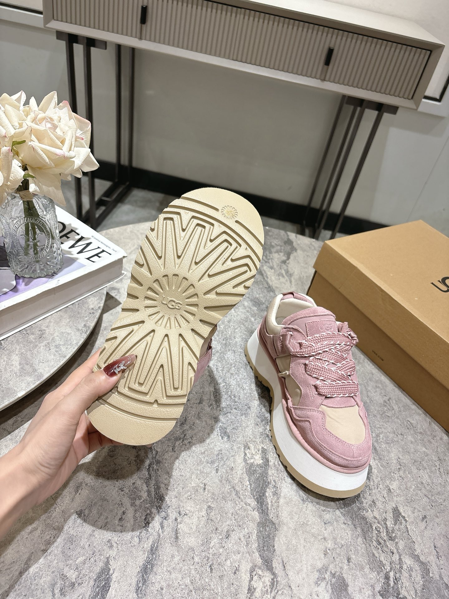 New UGG 775 Heavy-Floor Sneakers: Comfortable, Stylish, and Lightweight. - 图片 5