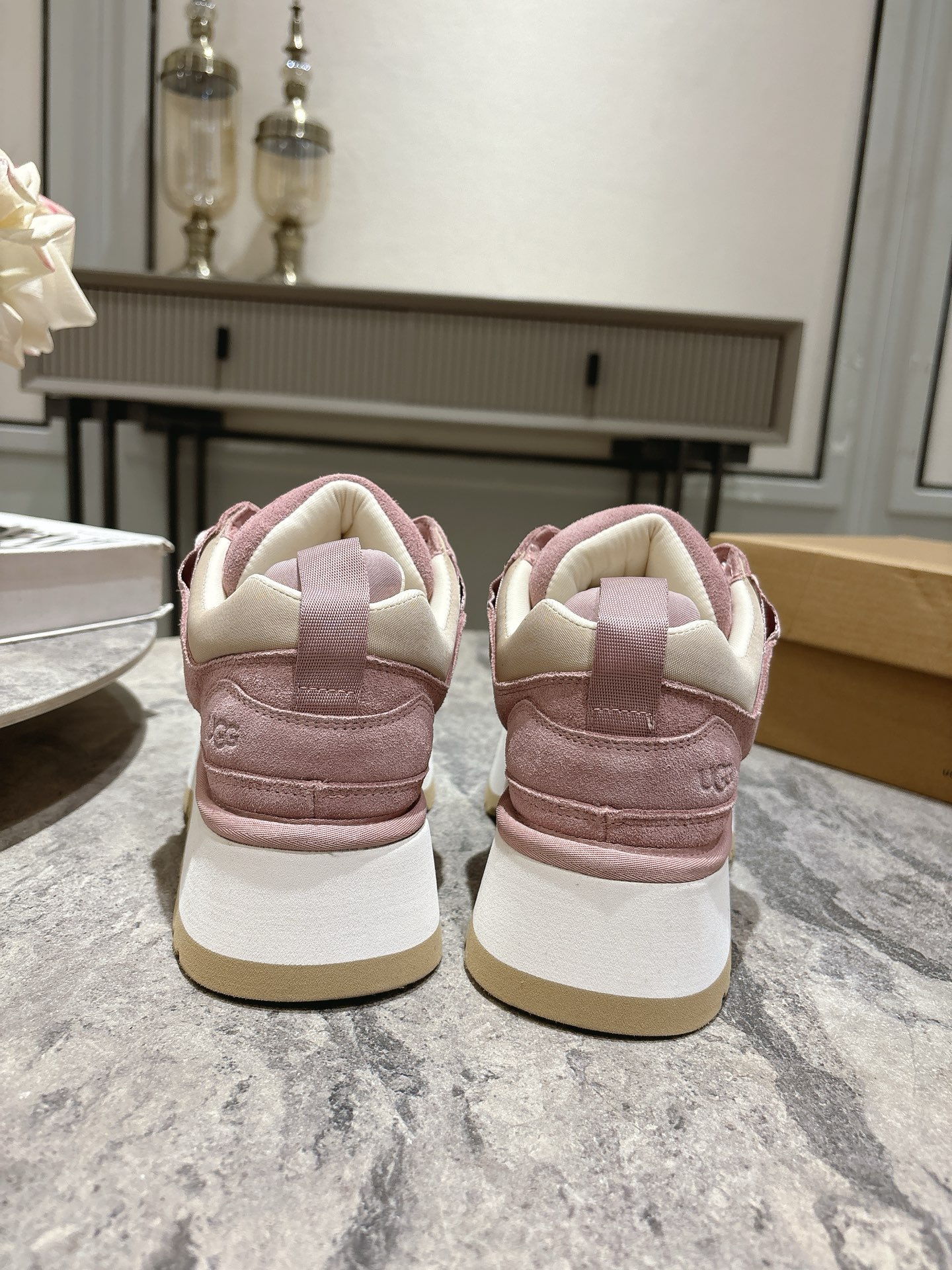 New UGG 775 Heavy-Floor Sneakers: Comfortable, Stylish, and Lightweight. - 图片 8